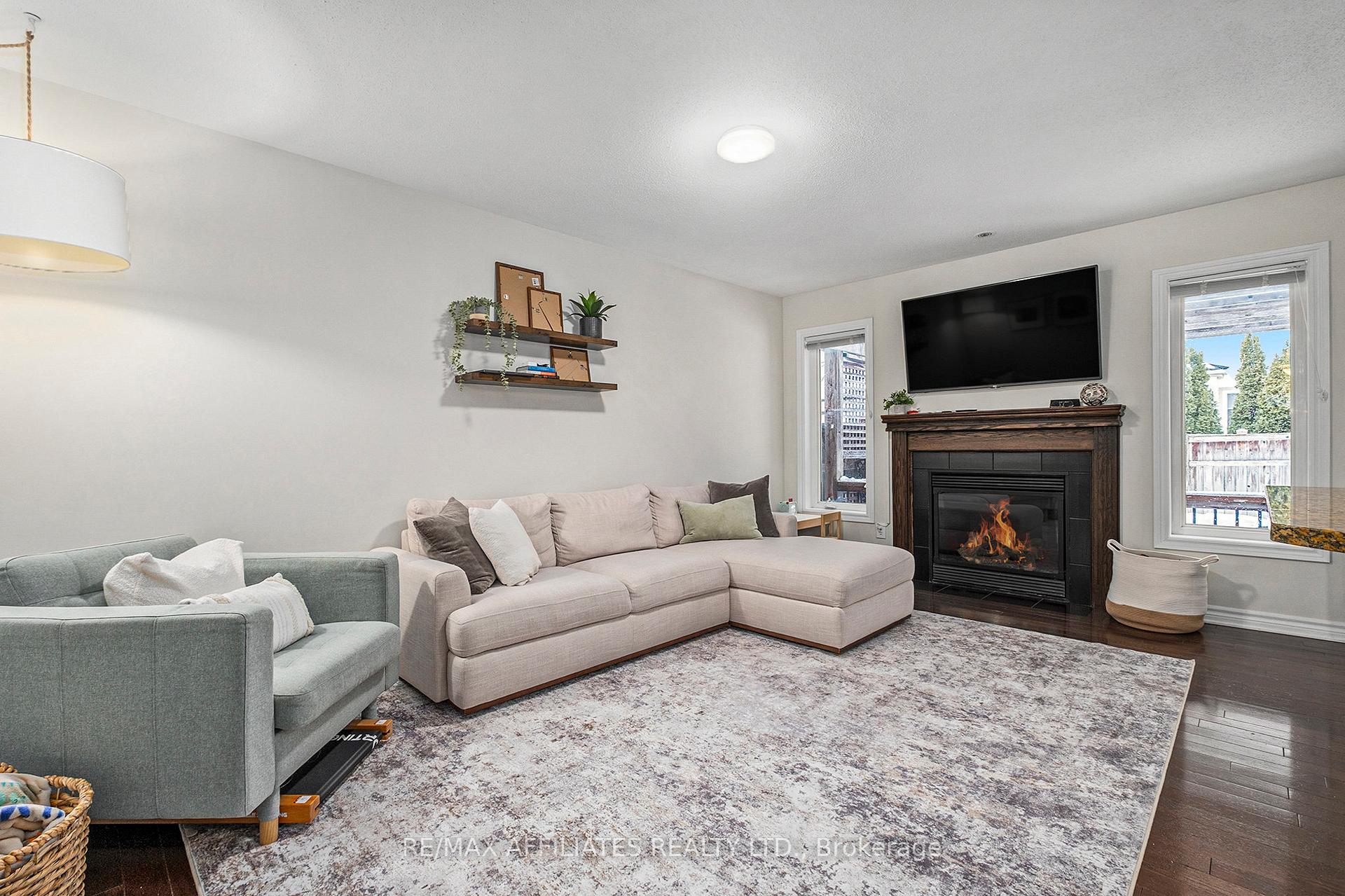 Photo 2 of 284 Par-La-Ville Circle, Ottawa, Stittsville (North) — HOMEH