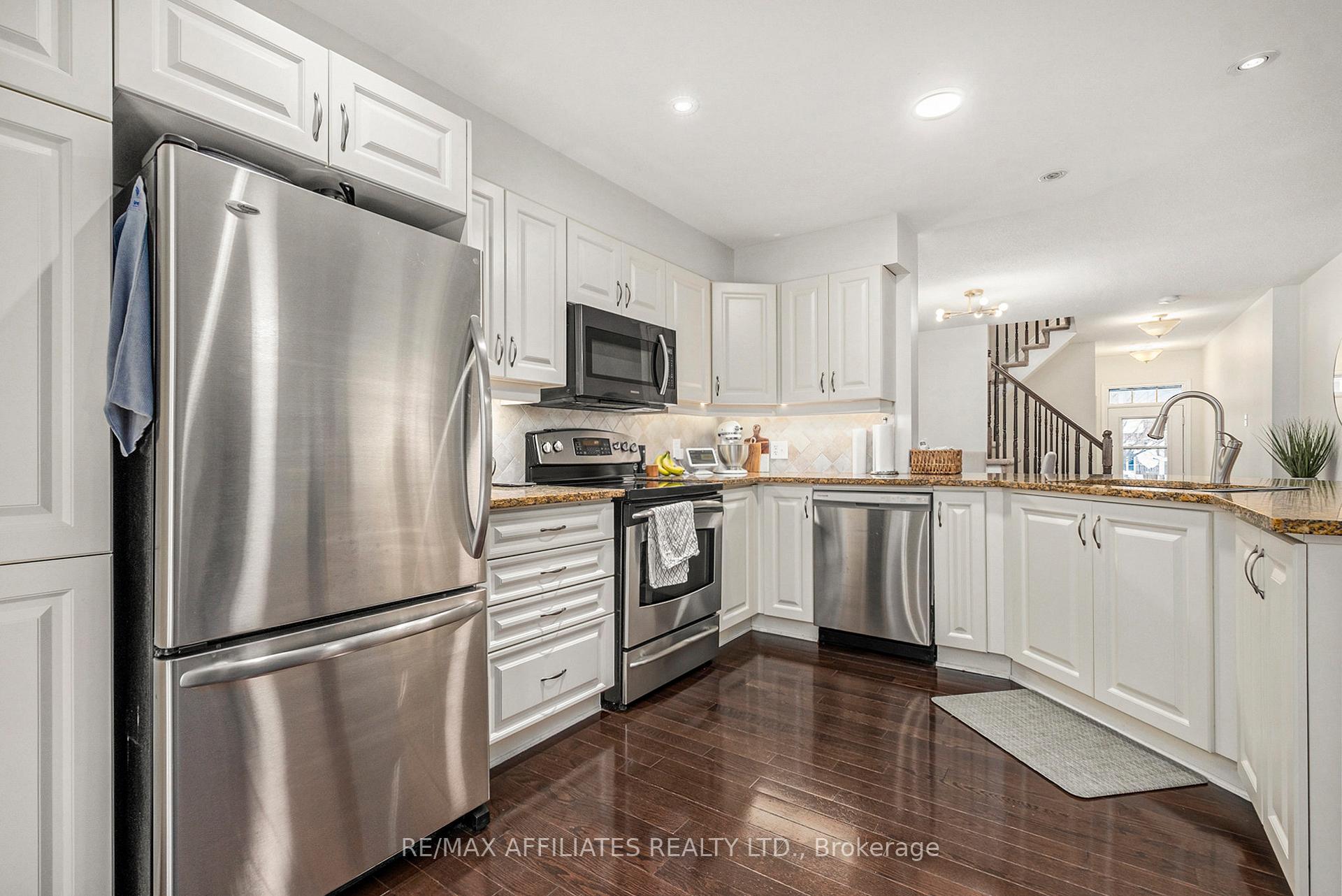 Photo 4 of 284 Par-La-Ville Circle, Ottawa, Stittsville (North) — HOMEH