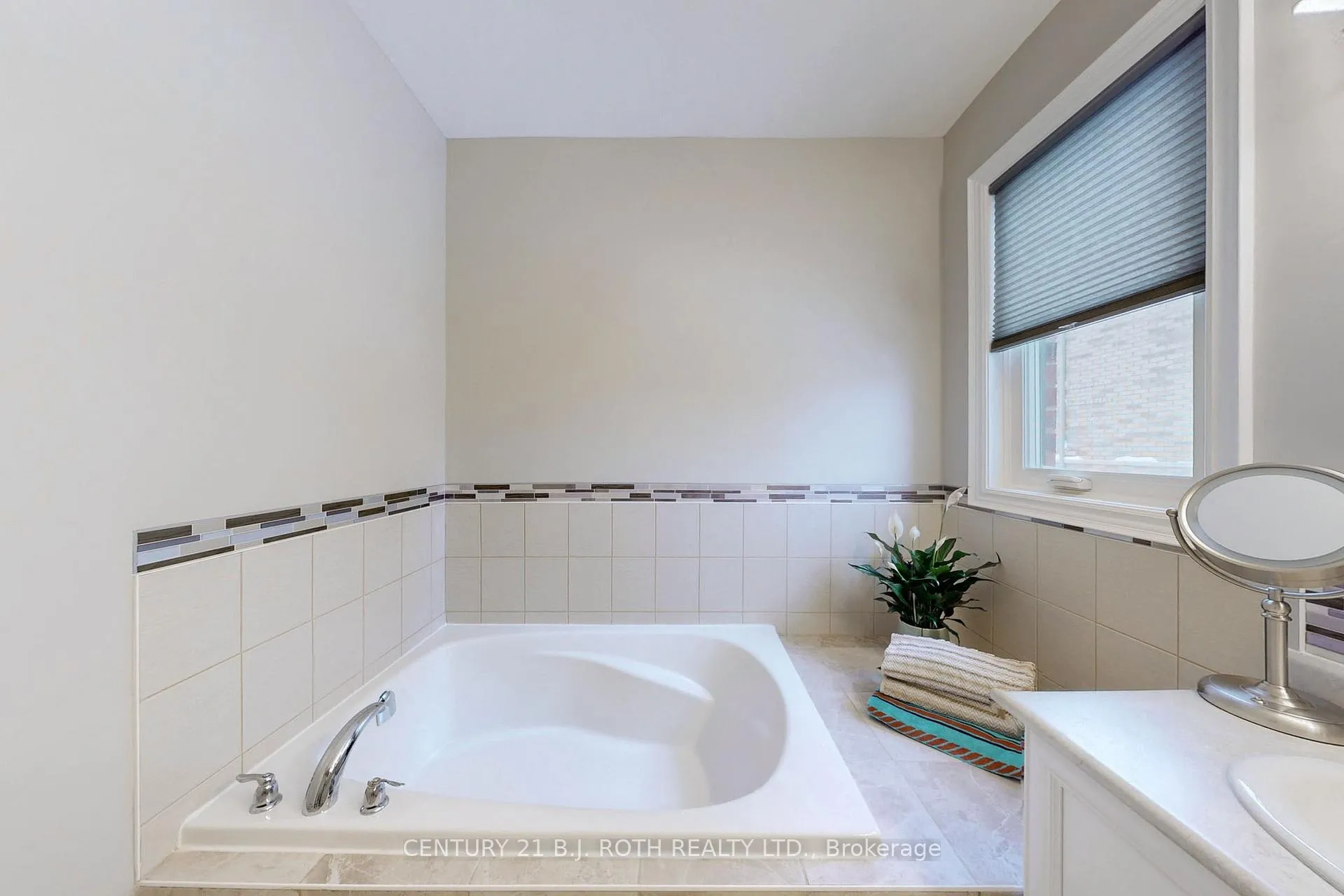 Photo 25 of 157 Mary Street, Clearview, Creemore — HOMEH