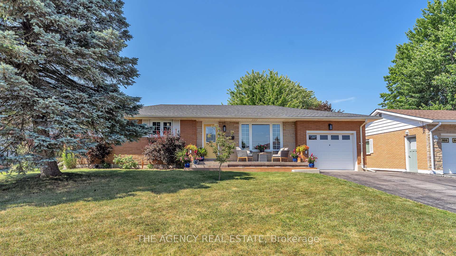 Photo 1 of 4 Applewood Crescent, St. Thomas — HOMEH