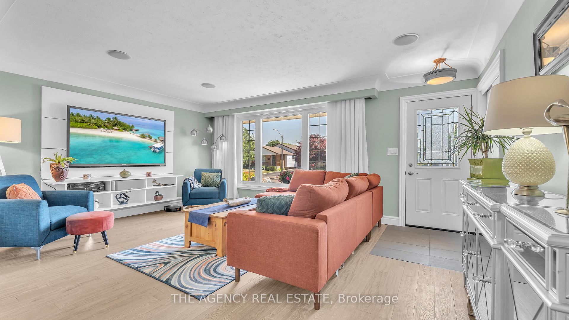 Photo 3 of 4 Applewood Crescent, St. Thomas — HOMEH