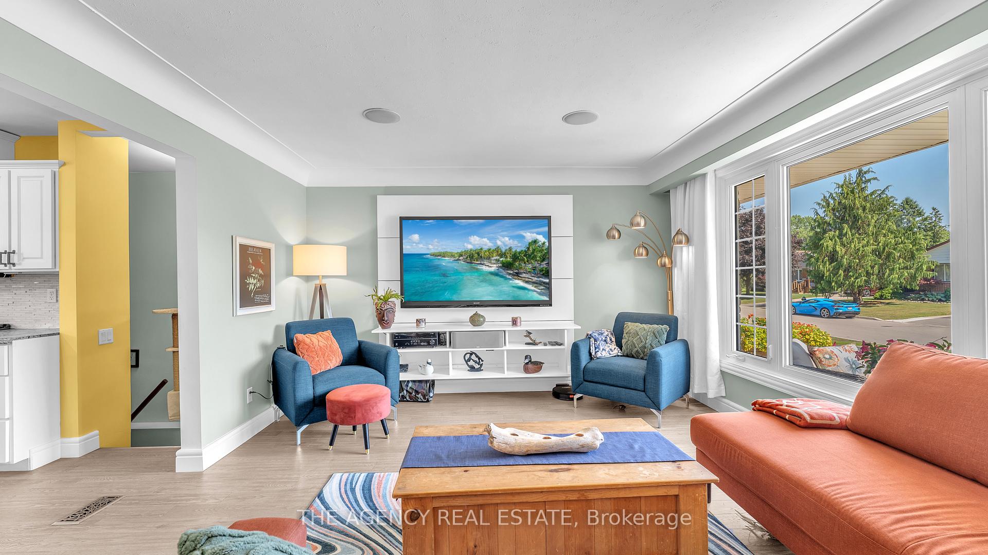 Photo 5 of 4 Applewood Crescent, St. Thomas — HOMEH