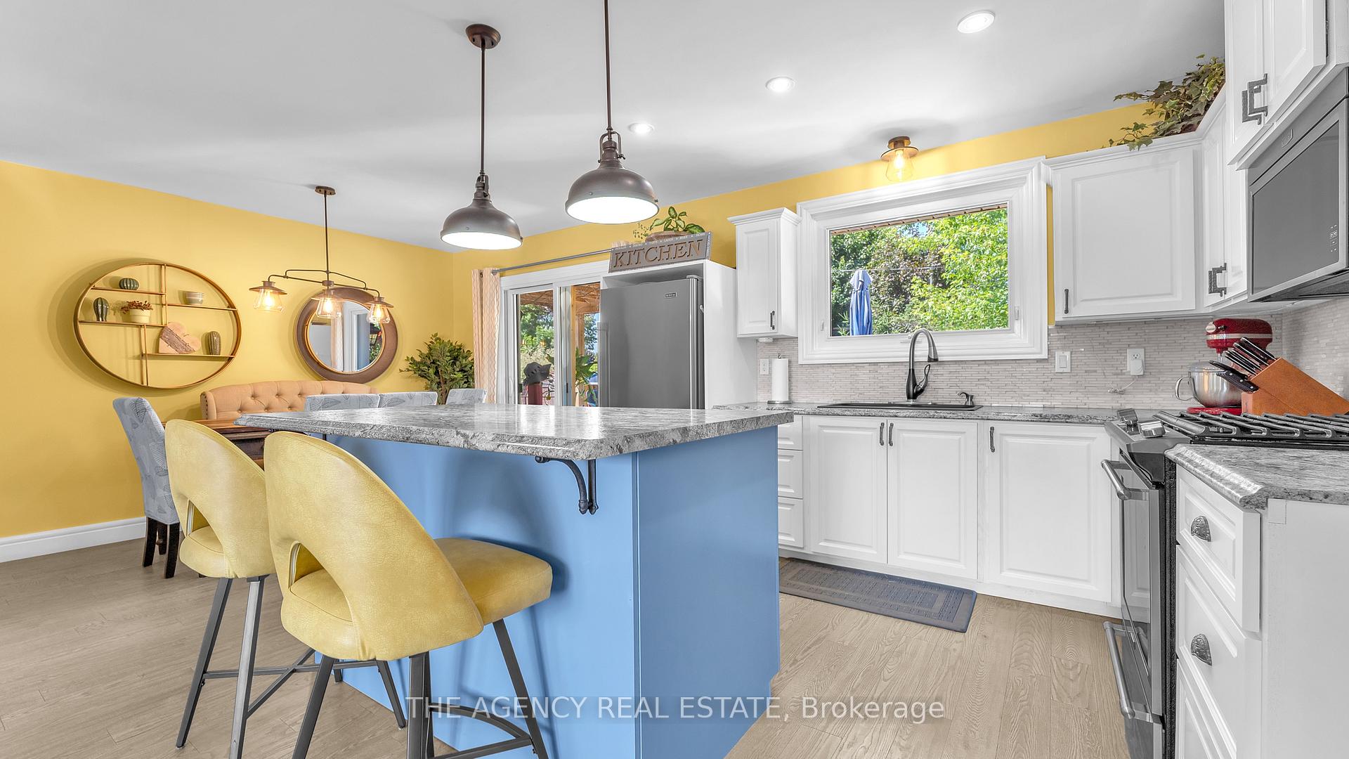 Photo 6 of 4 Applewood Crescent, St. Thomas — HOMEH