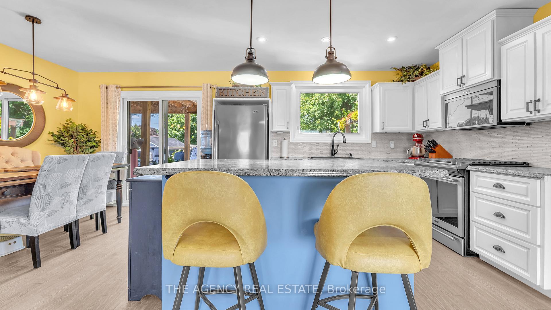 Photo 7 of 4 Applewood Crescent, St. Thomas — HOMEH