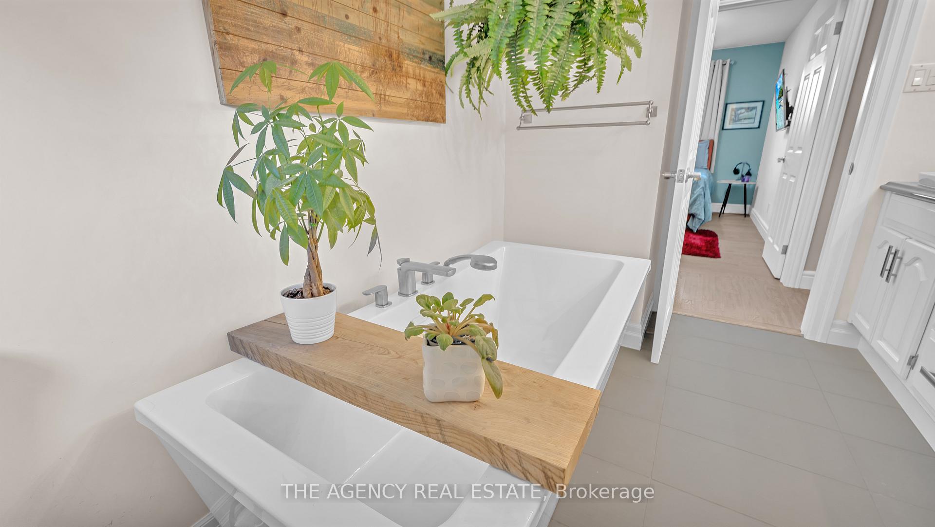 Photo 12 of 4 Applewood Crescent, St. Thomas — HOMEH