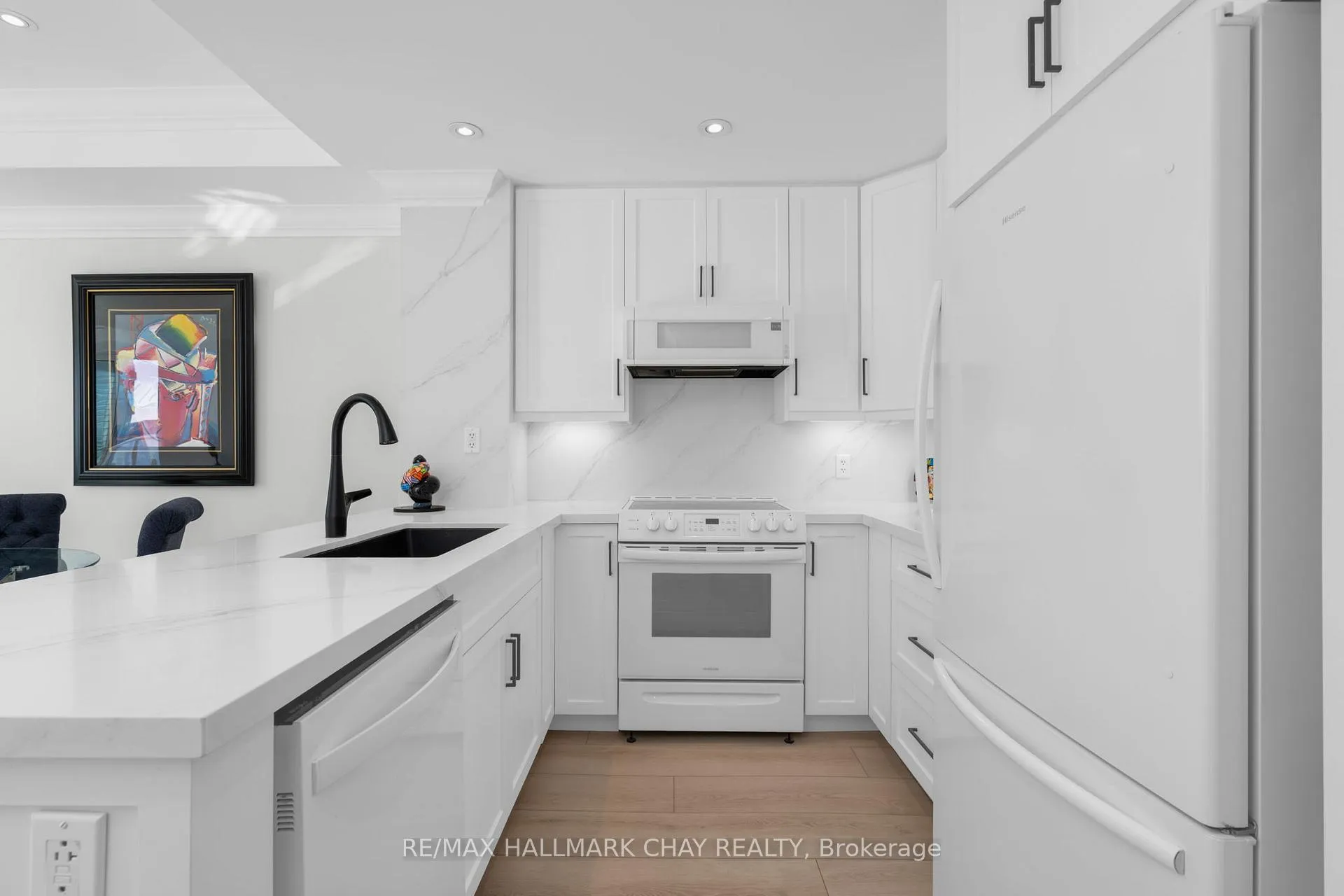 Photo 8 of Unit 1205, 6 Toronto Street, Barrie, City Centre — HOMEH