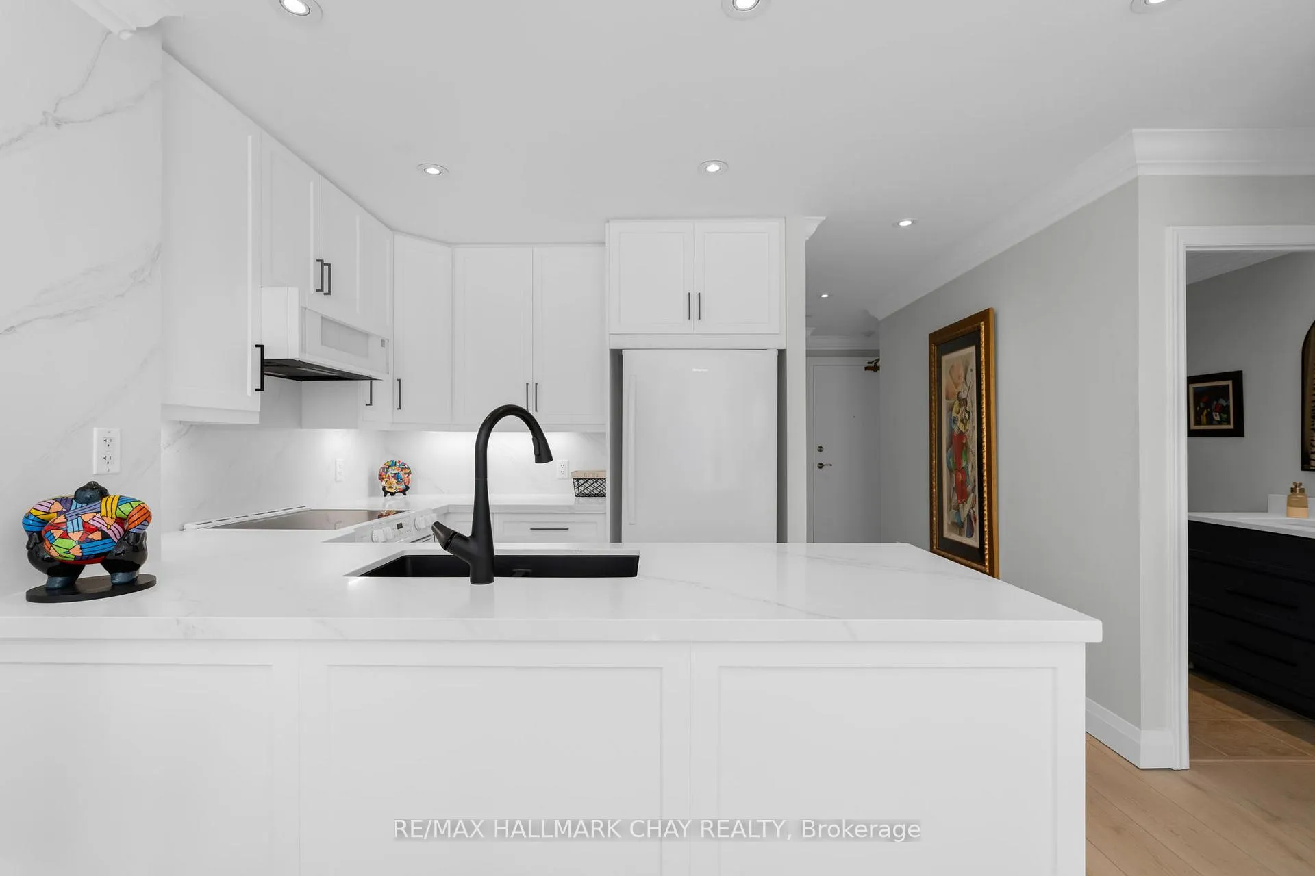 Photo 10 of Unit 1205, 6 Toronto Street, Barrie, City Centre — HOMEH