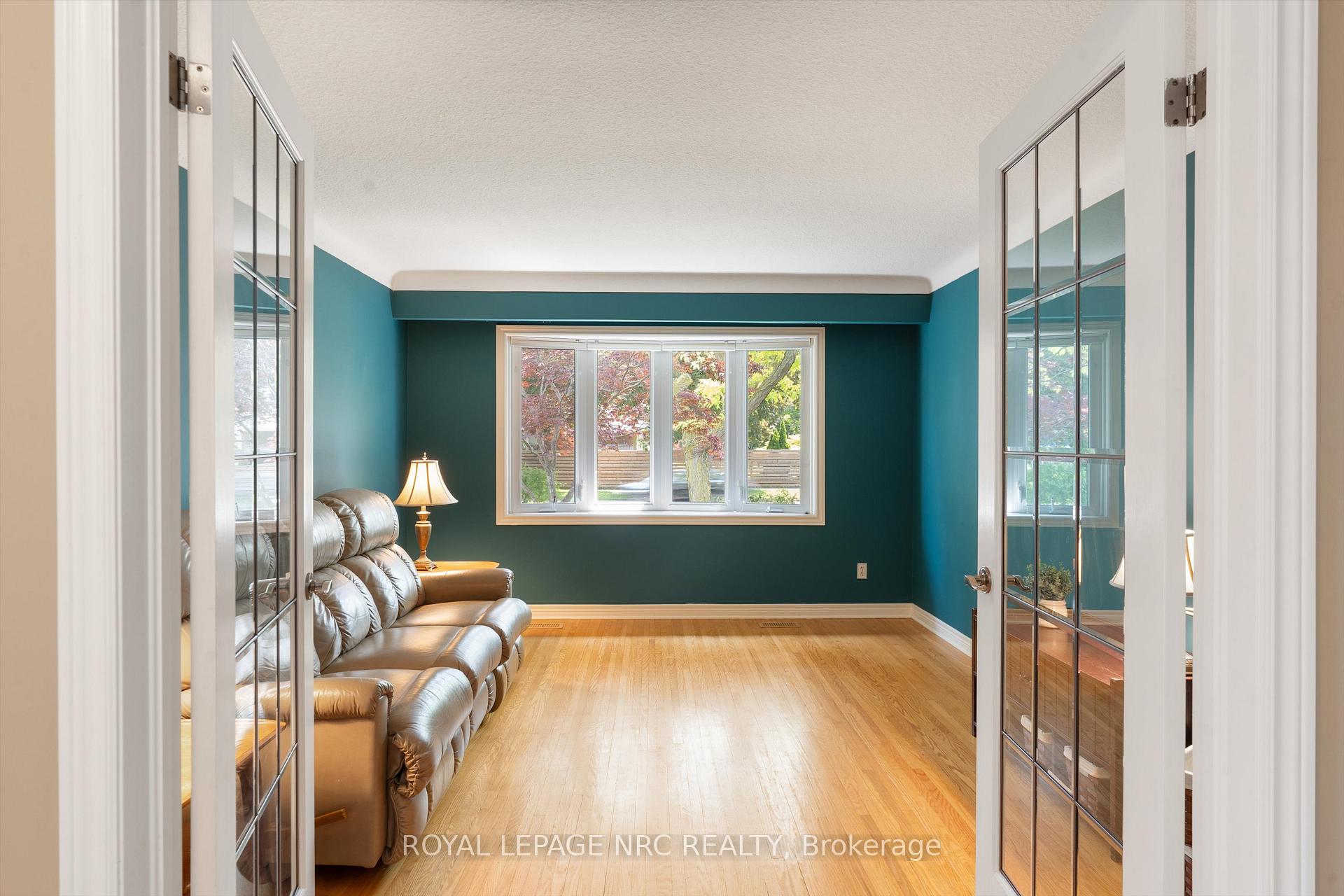 Photo 8 of 533 Vine Street, St. Catharines, Vine/Linwell — HOMEH