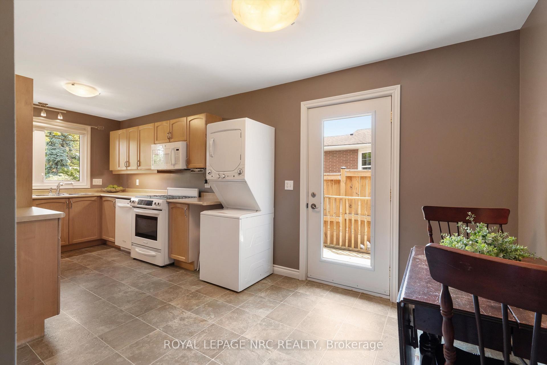 Photo 11 of 533 Vine Street, St. Catharines, Vine/Linwell — HOMEH