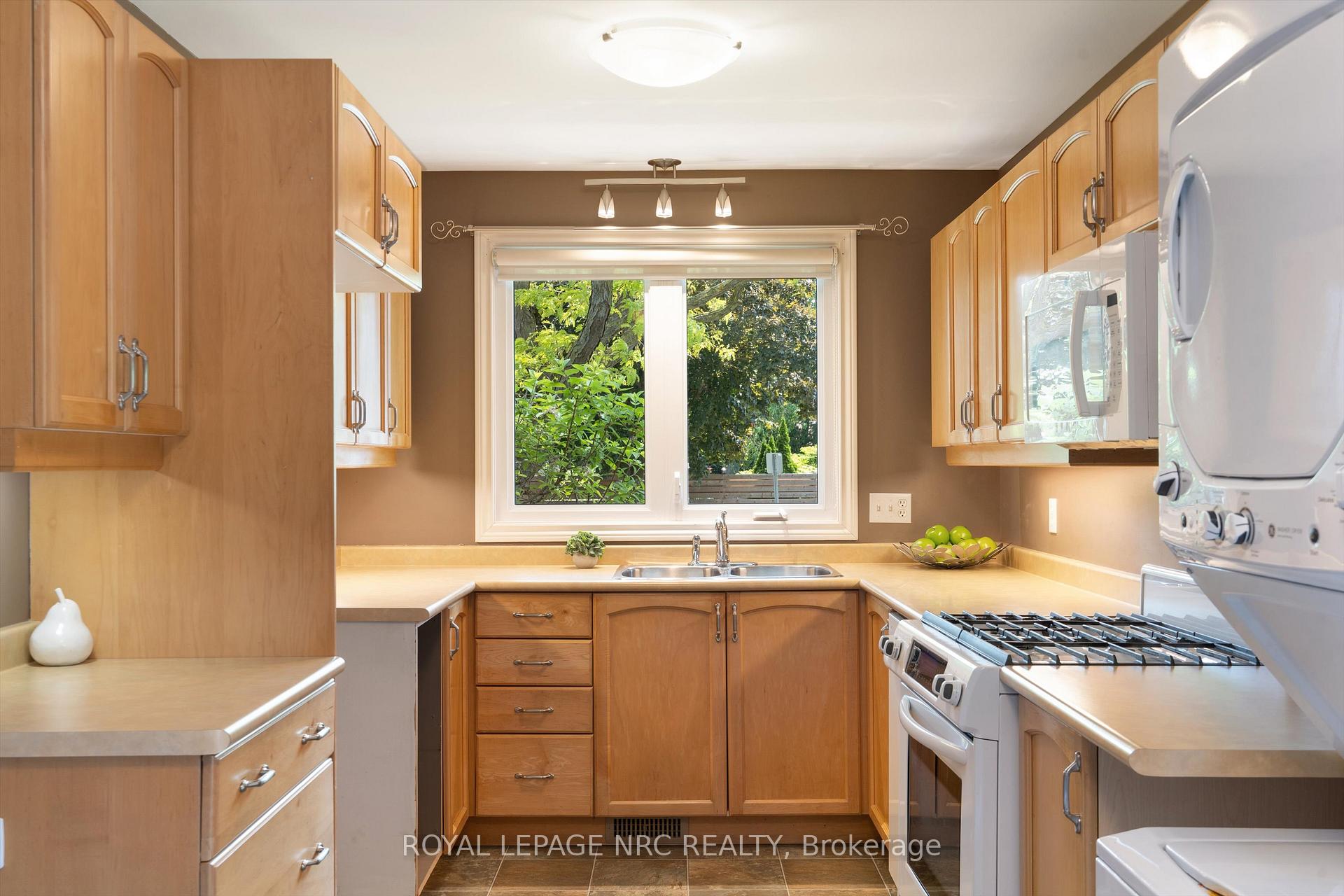 Photo 12 of 533 Vine Street, St. Catharines, Vine/Linwell — HOMEH
