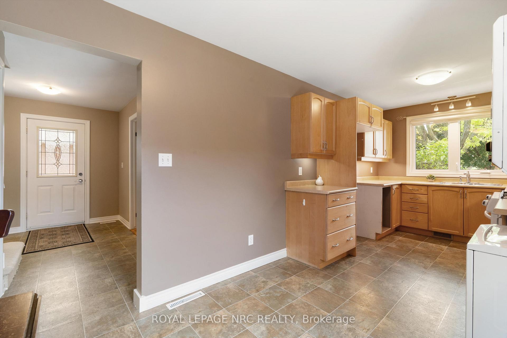 Photo 13 of 533 Vine Street, St. Catharines, Vine/Linwell — HOMEH