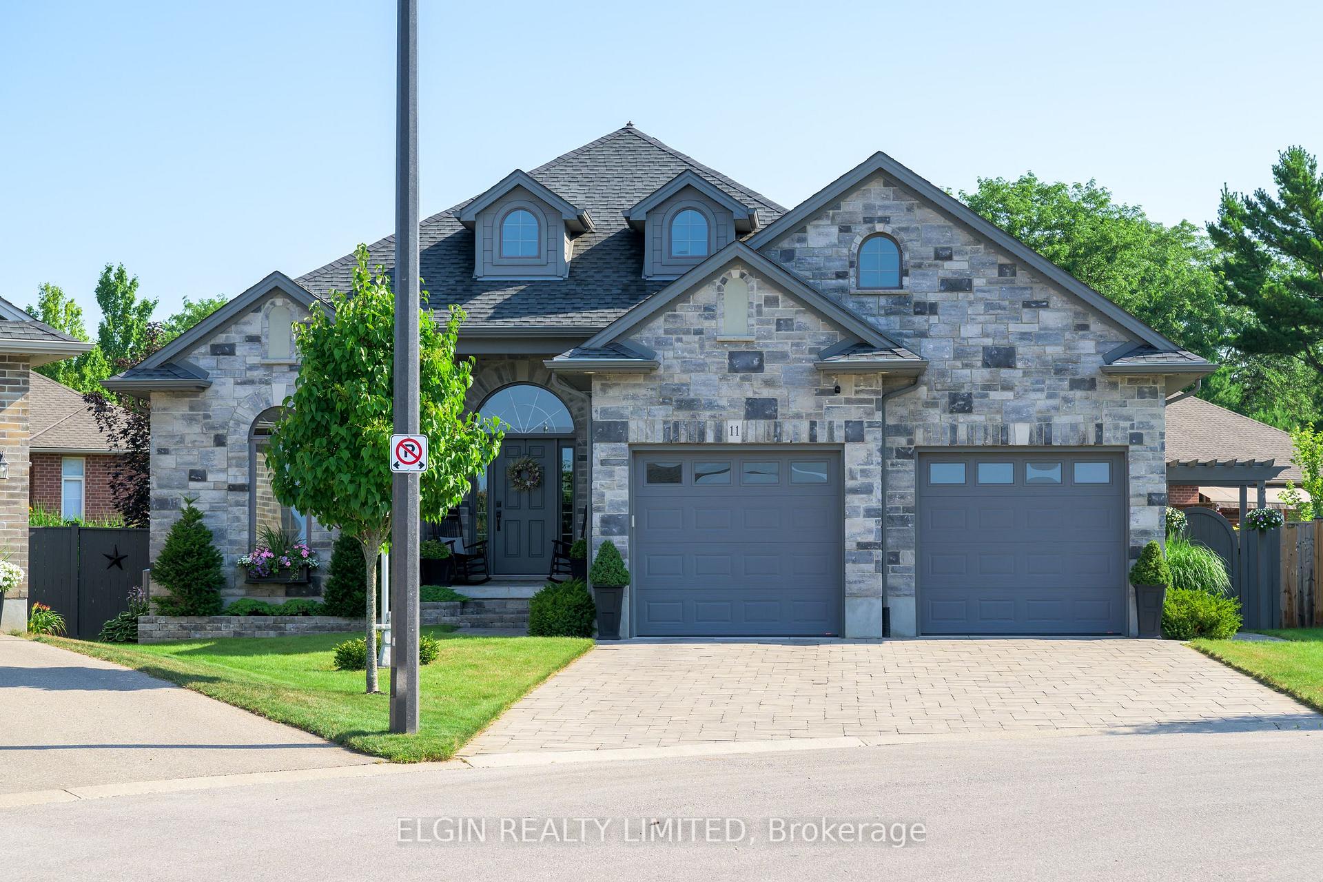 Front of 11 Doral Court