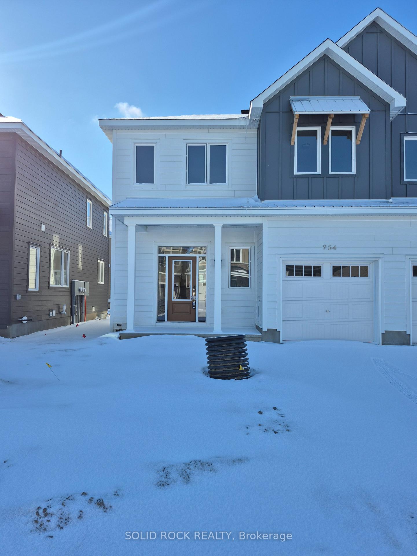 Front of 954 Seagrave Lane