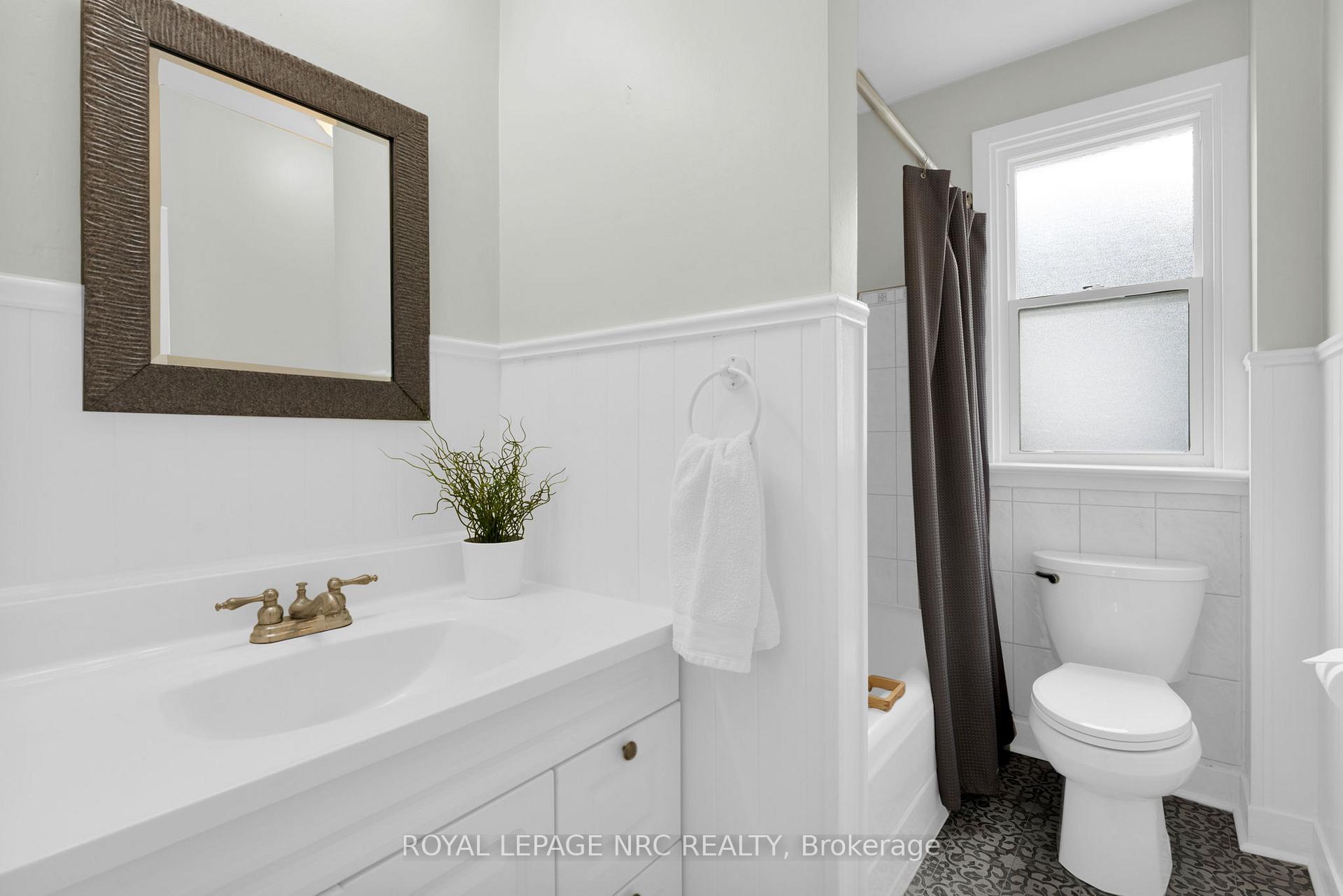 Photo 29 of 44 Pinecrest Avenue, St. Catharines, Burleigh Hill — HOMEH