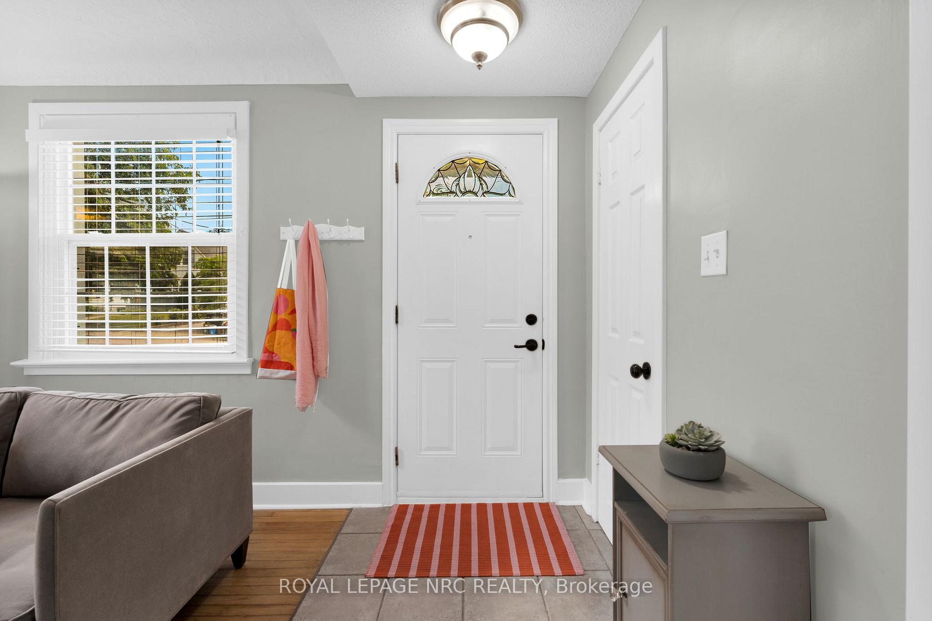 Photo 3 of 44 Pinecrest Avenue, St. Catharines, Burleigh Hill — HOMEH