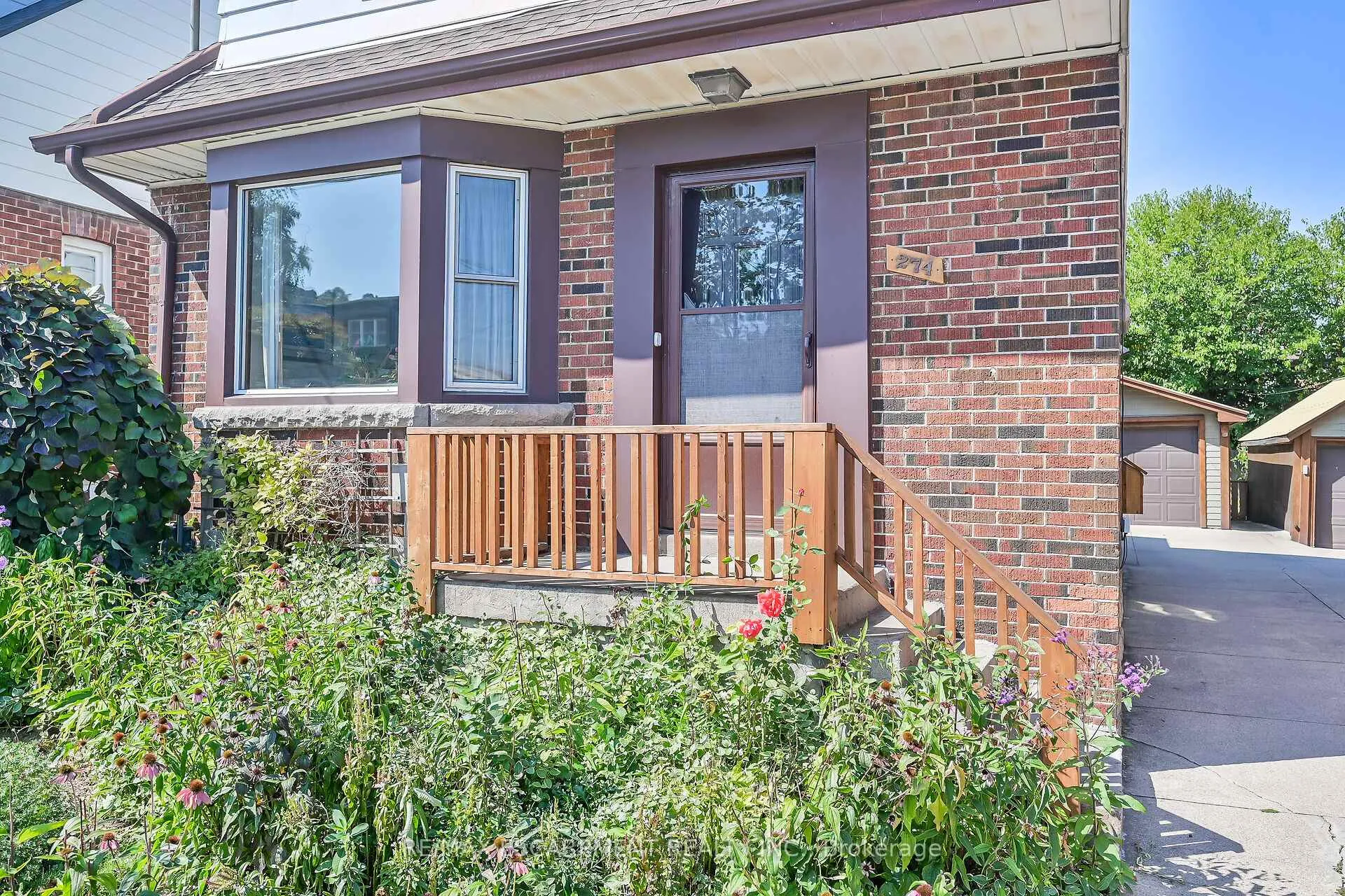 Photo 3 of 274 Ottawa Street S, Hamilton, Delta — HOMEH