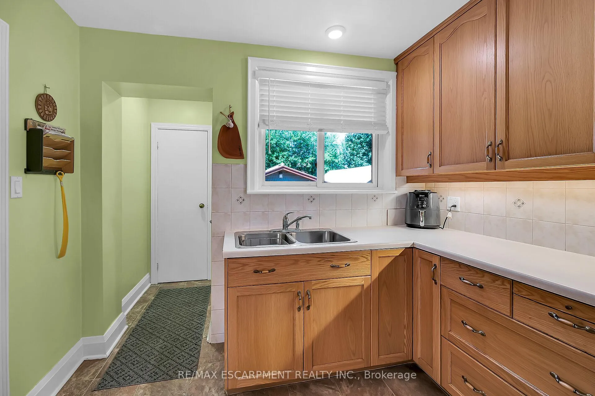 Photo 17 of 274 Ottawa Street S, Hamilton, Delta — HOMEH