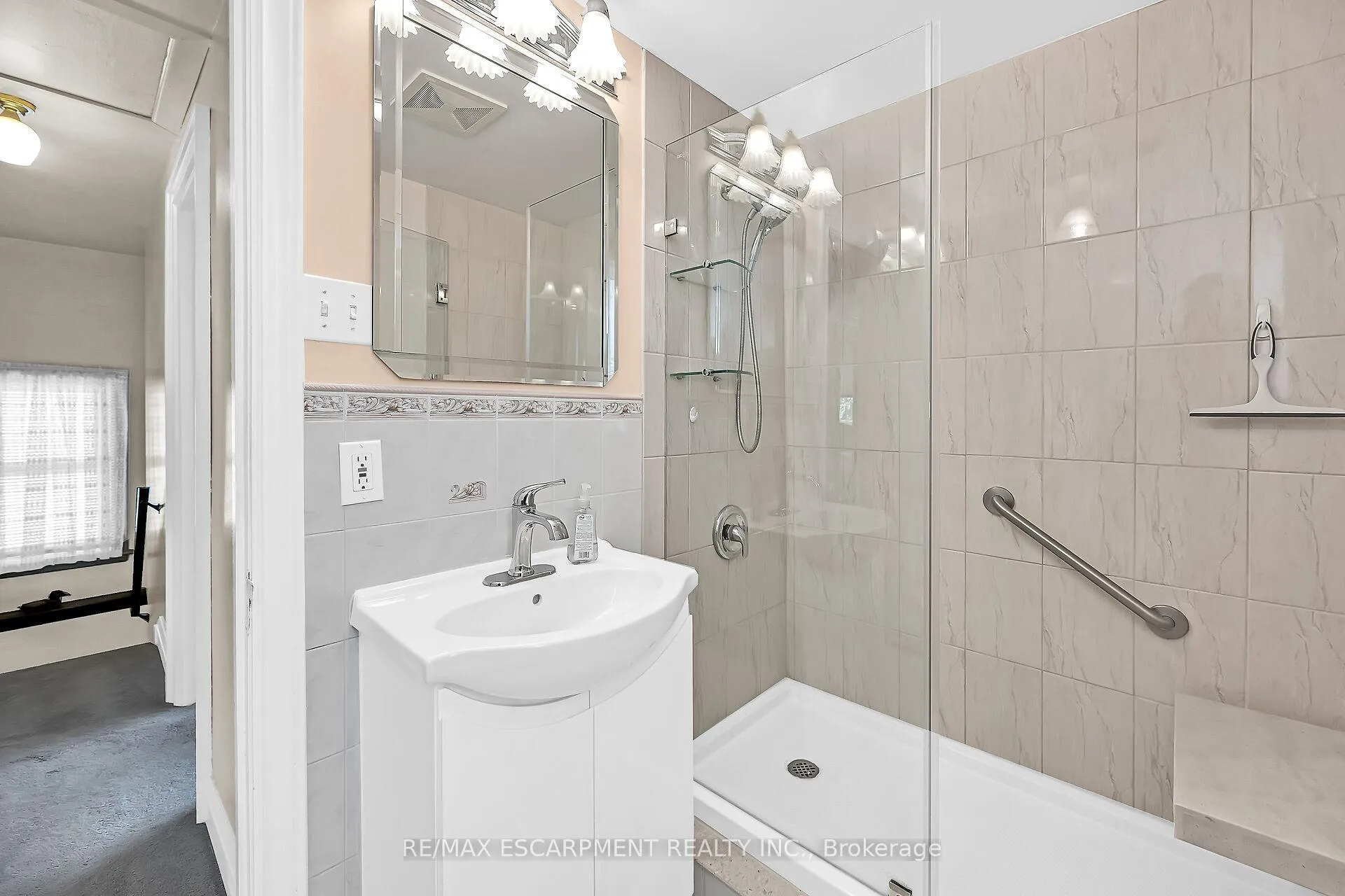 Photo 29 of 274 Ottawa Street S, Hamilton, Delta — HOMEH