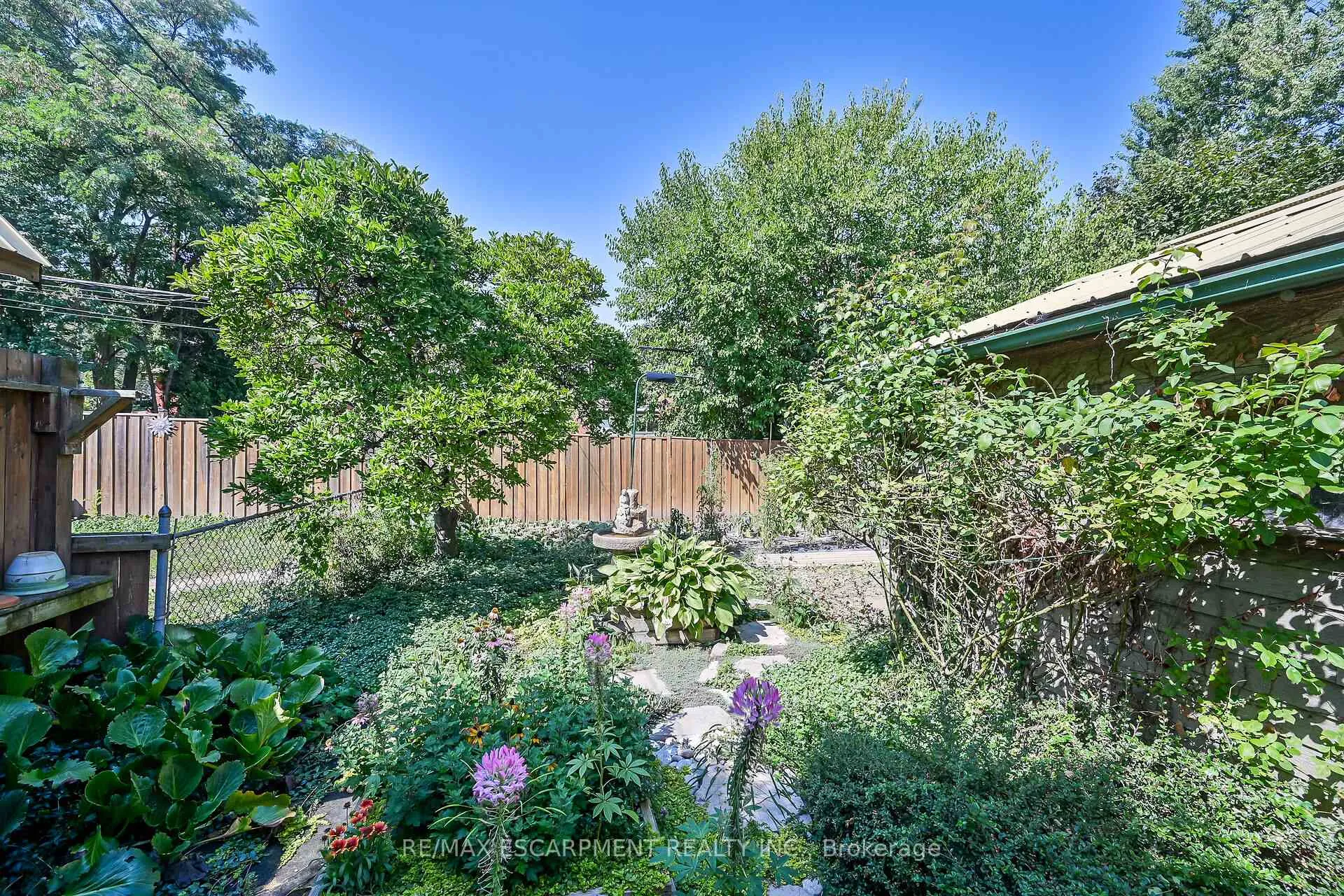 Photo 44 of 274 Ottawa Street S, Hamilton, Delta — HOMEH