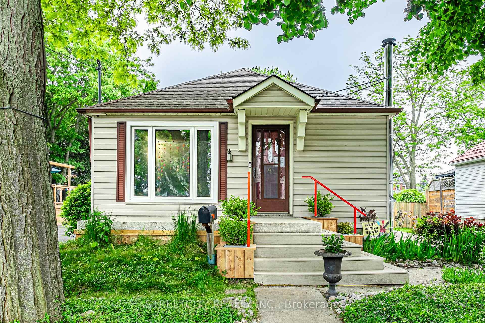 Photo 1 of 137 Erie Street, St. Thomas — HOMEH