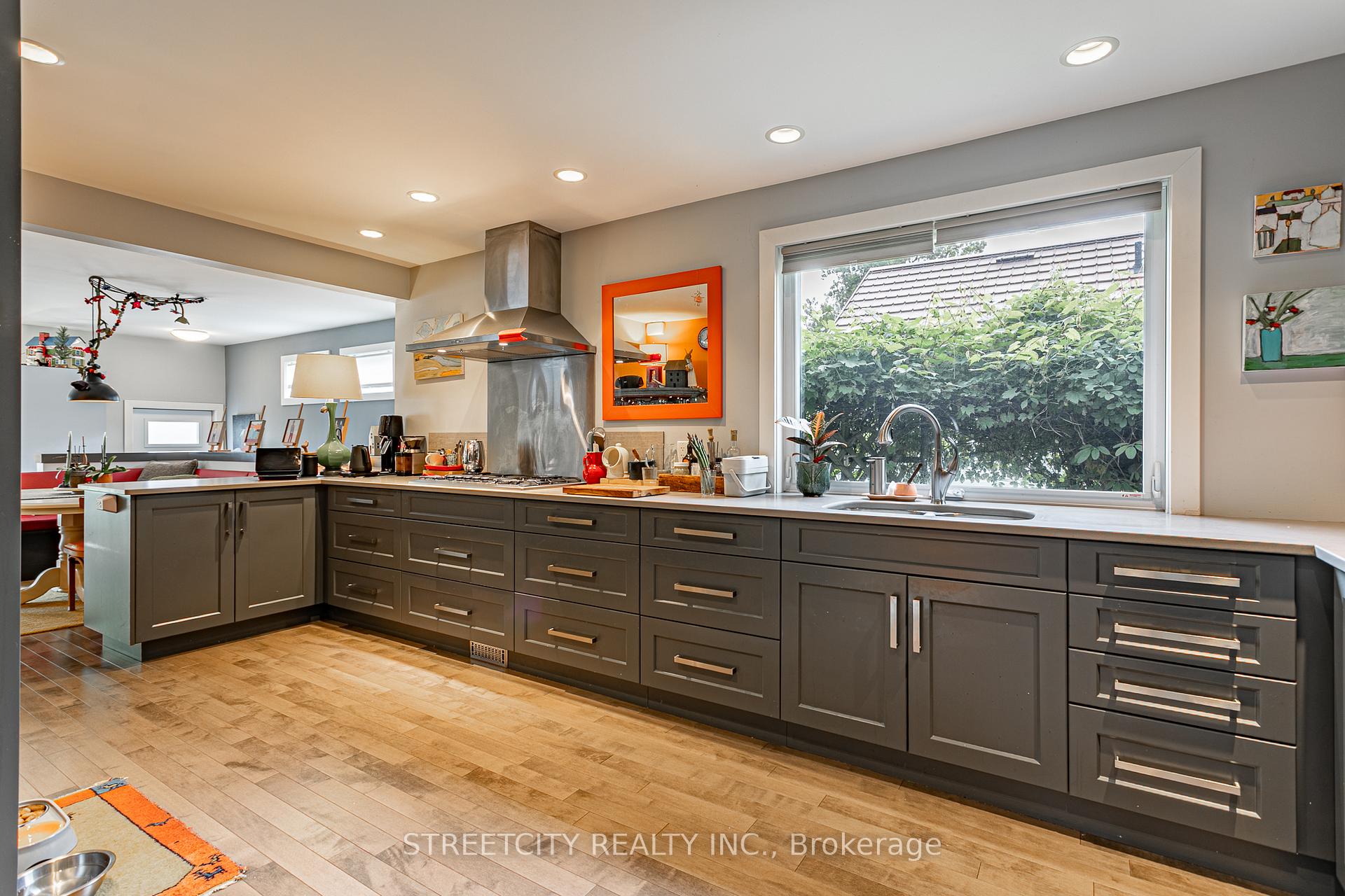 Photo 10 of 137 Erie Street, St. Thomas — HOMEH