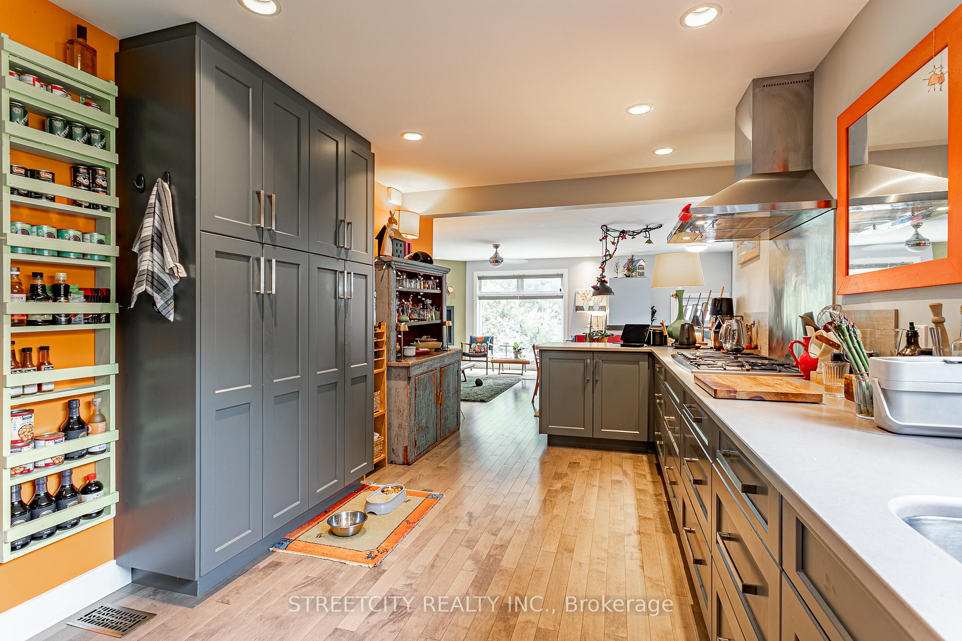 Photo 11 of 137 Erie Street, St. Thomas — HOMEH
