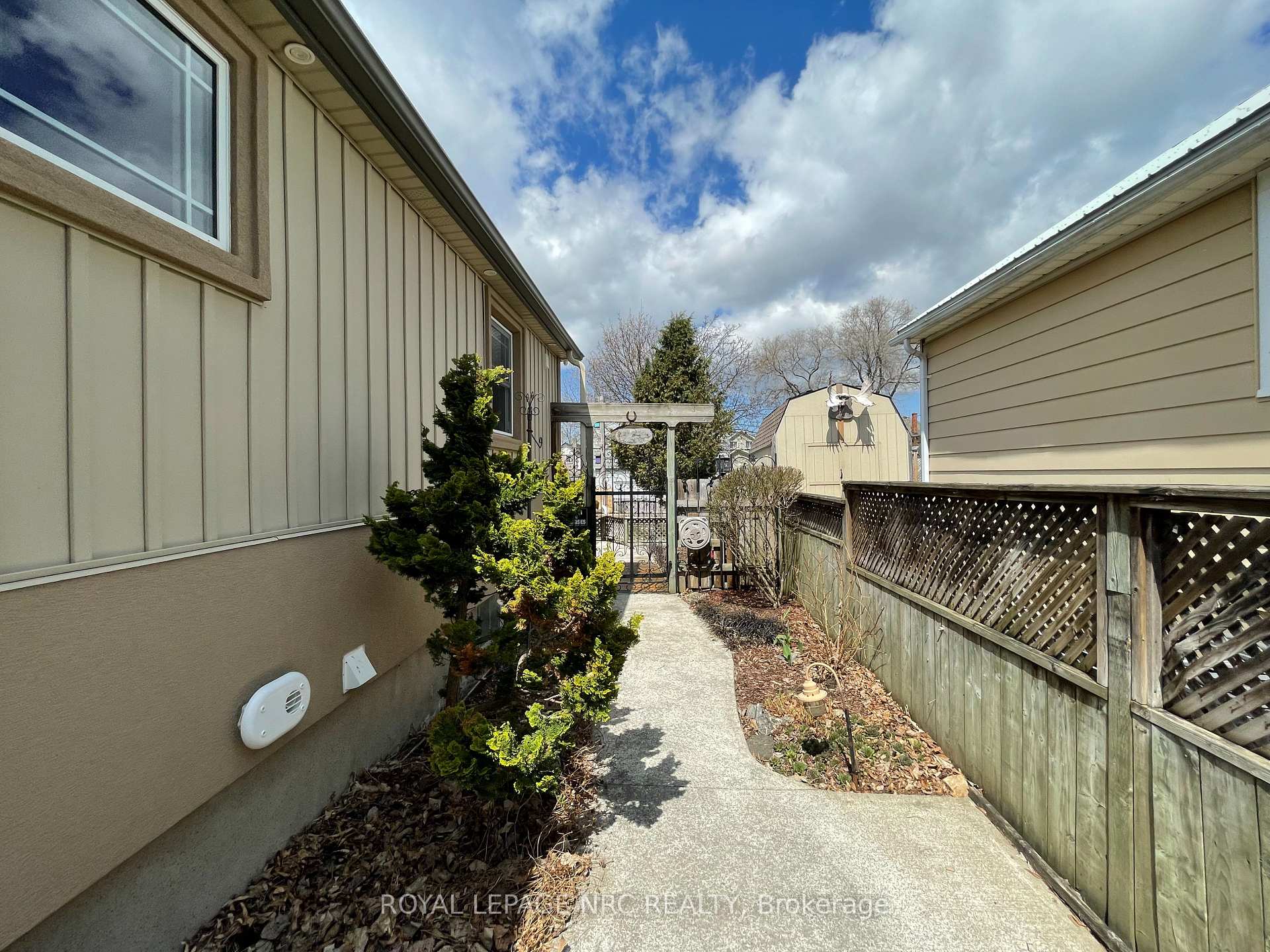 Photo 3 of 38 Pinecrest Avenue, St. Catharines, Burleigh Hill — HOMEH