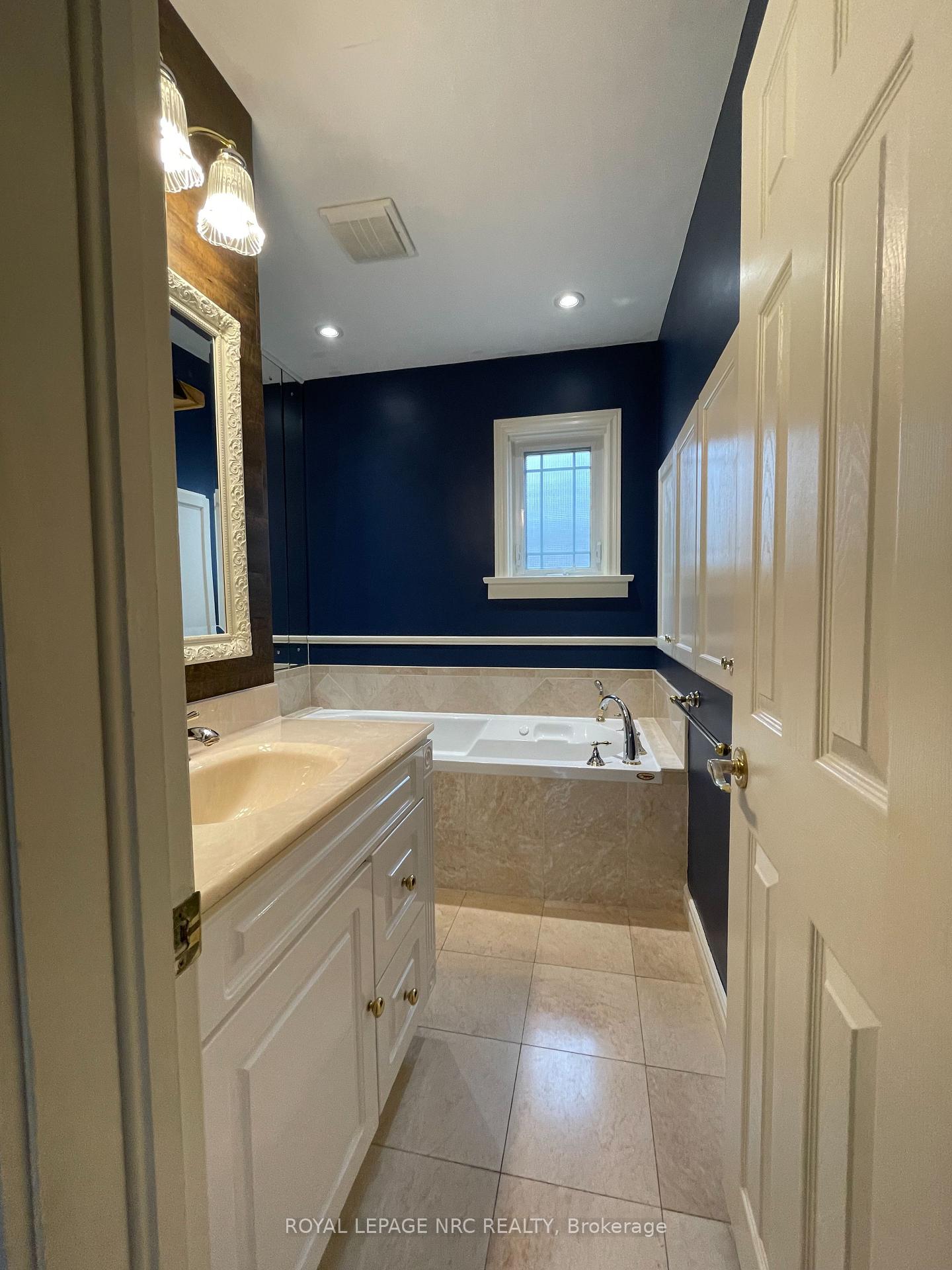 Photo 12 of 38 Pinecrest Avenue, St. Catharines, Burleigh Hill — HOMEH