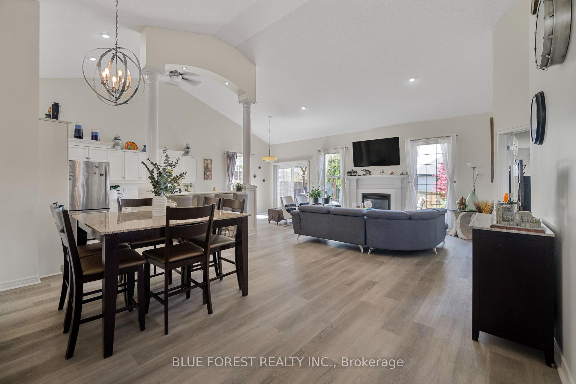 Photo 4 of 57 Augusta Crescent, St. Thomas — HOMEH