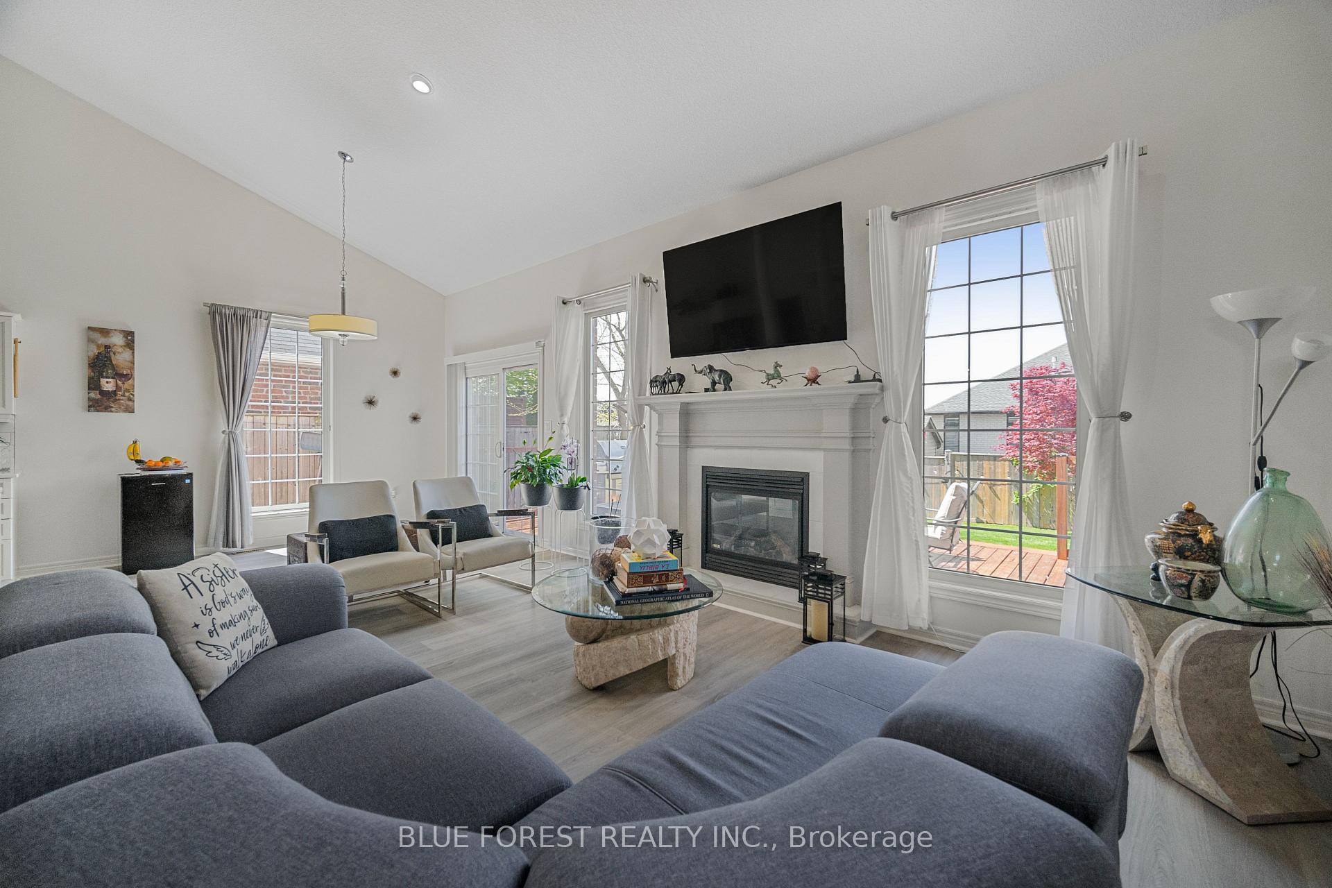 Photo 6 of 57 Augusta Crescent, St. Thomas — HOMEH