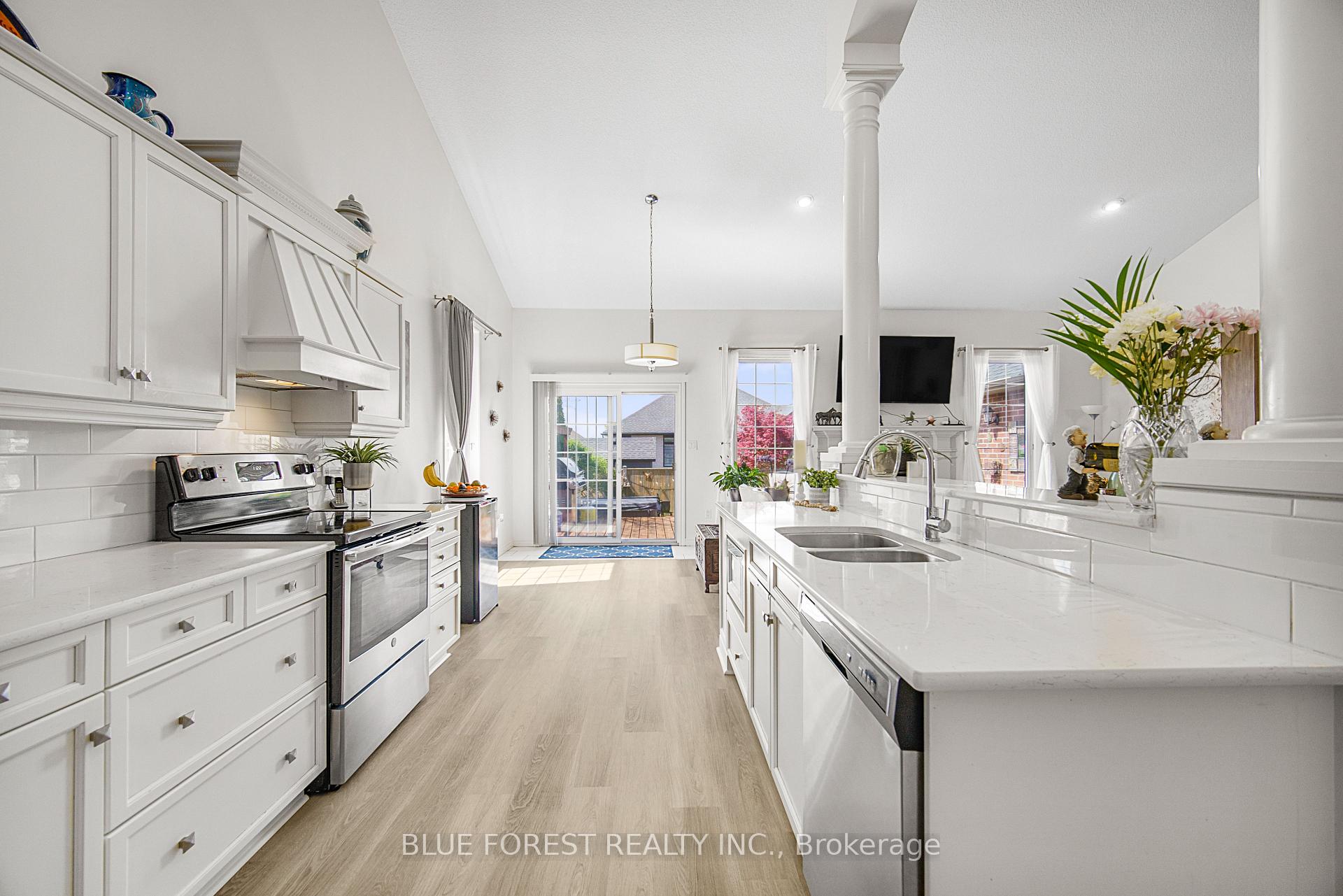 Photo 10 of 57 Augusta Crescent, St. Thomas — HOMEH