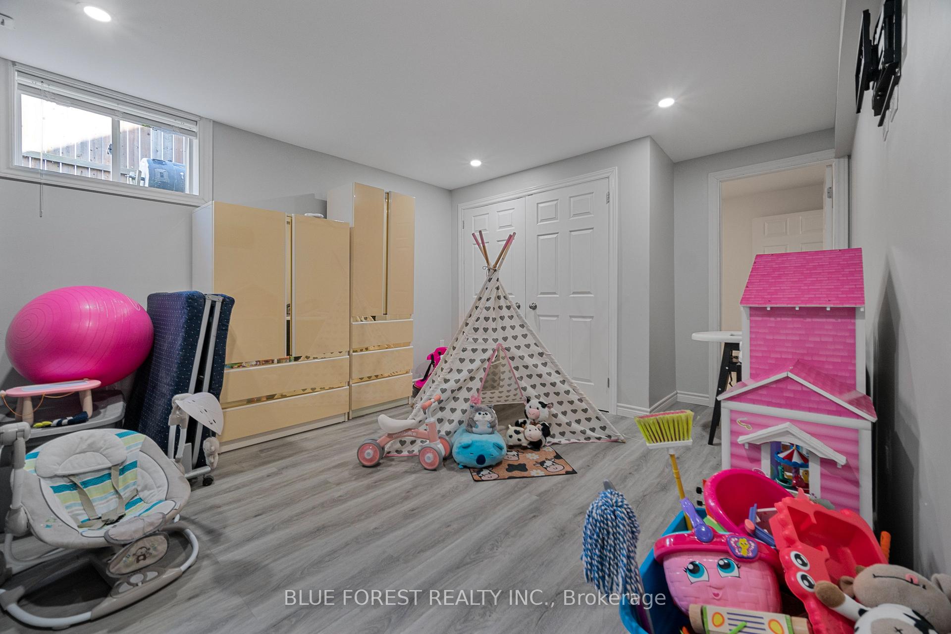 Photo 27 of 57 Augusta Crescent, St. Thomas — HOMEH
