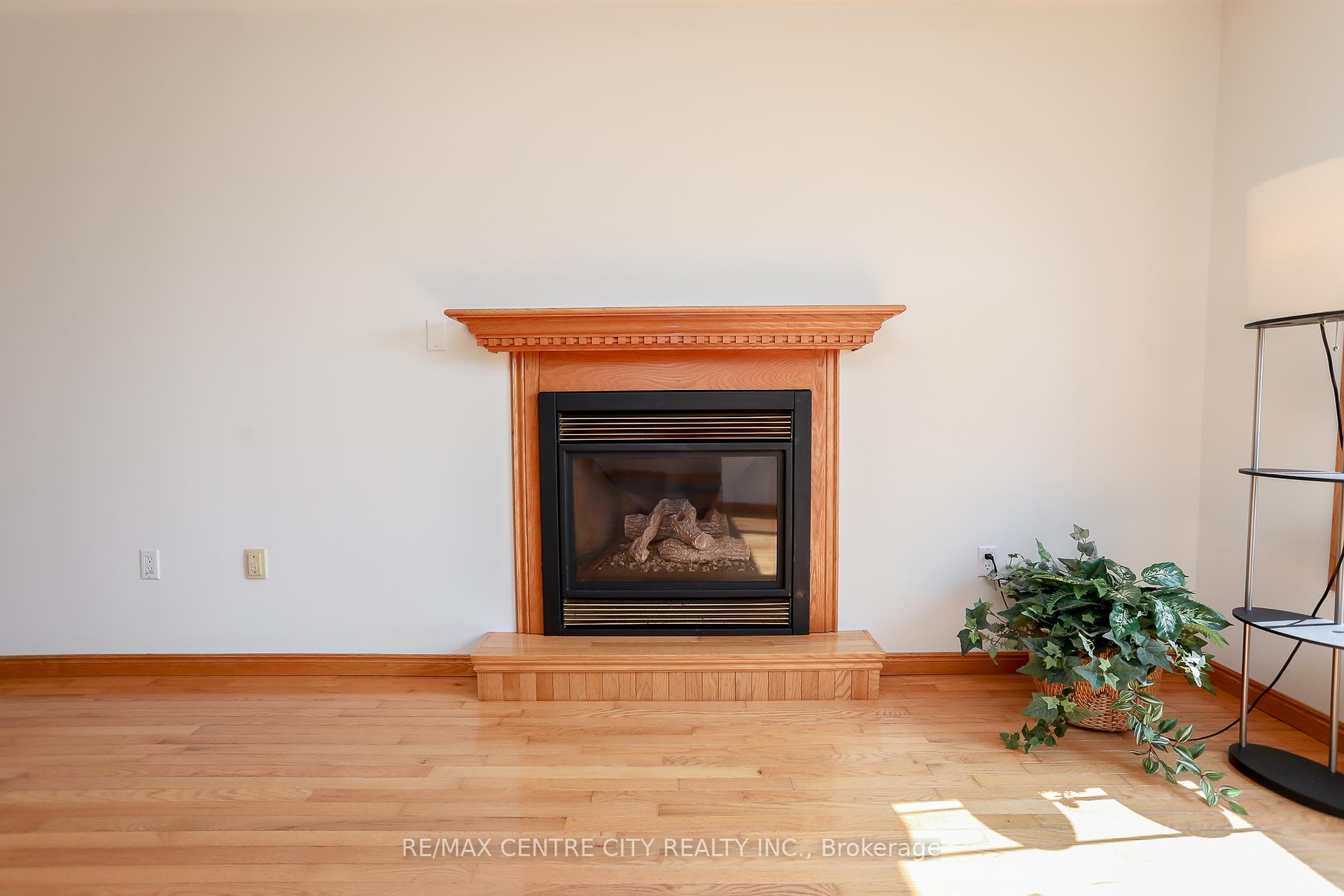 Photo 11 of 150 Inkerman Street, St. Thomas — HOMEH