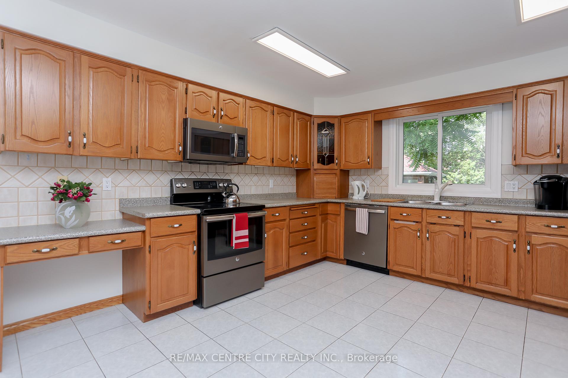 Photo 13 of 150 Inkerman Street, St. Thomas — HOMEH