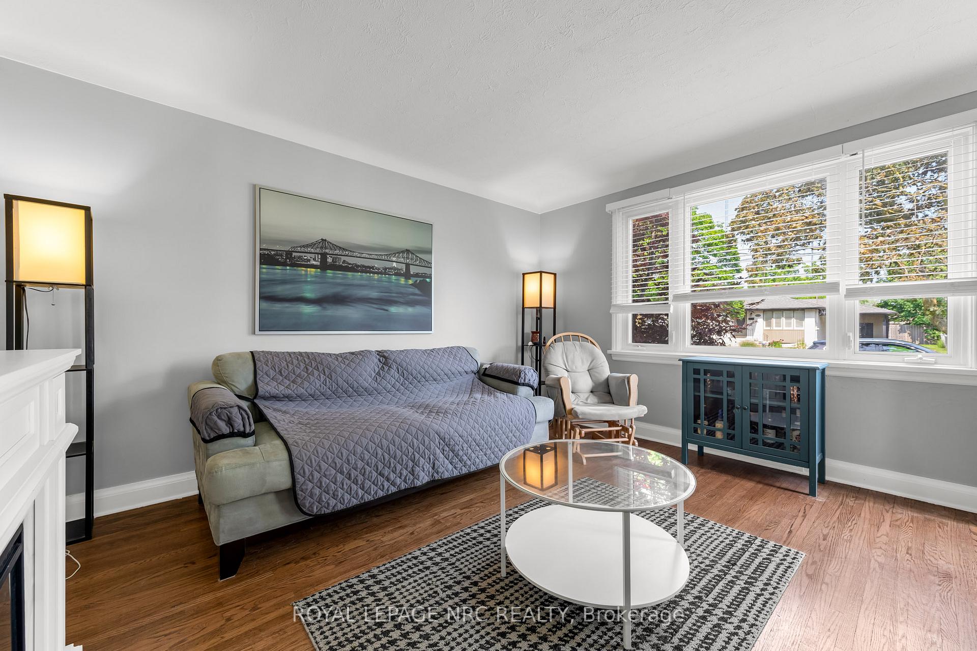 Photo 5 of 41 Perth Street, St. Catharines, E. Chester — HOMEH