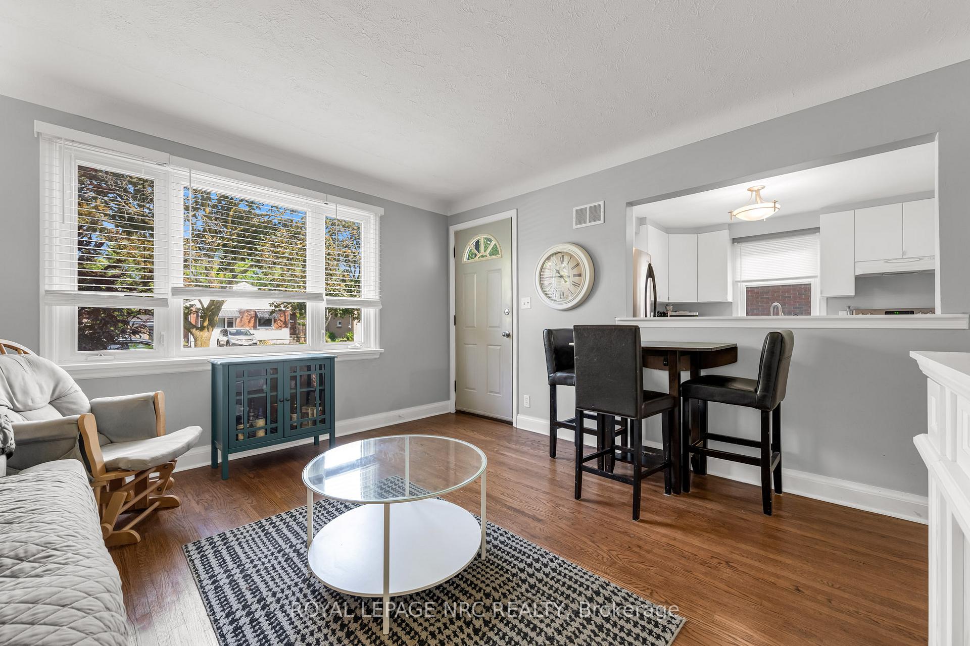 Photo 6 of 41 Perth Street, St. Catharines, E. Chester — HOMEH