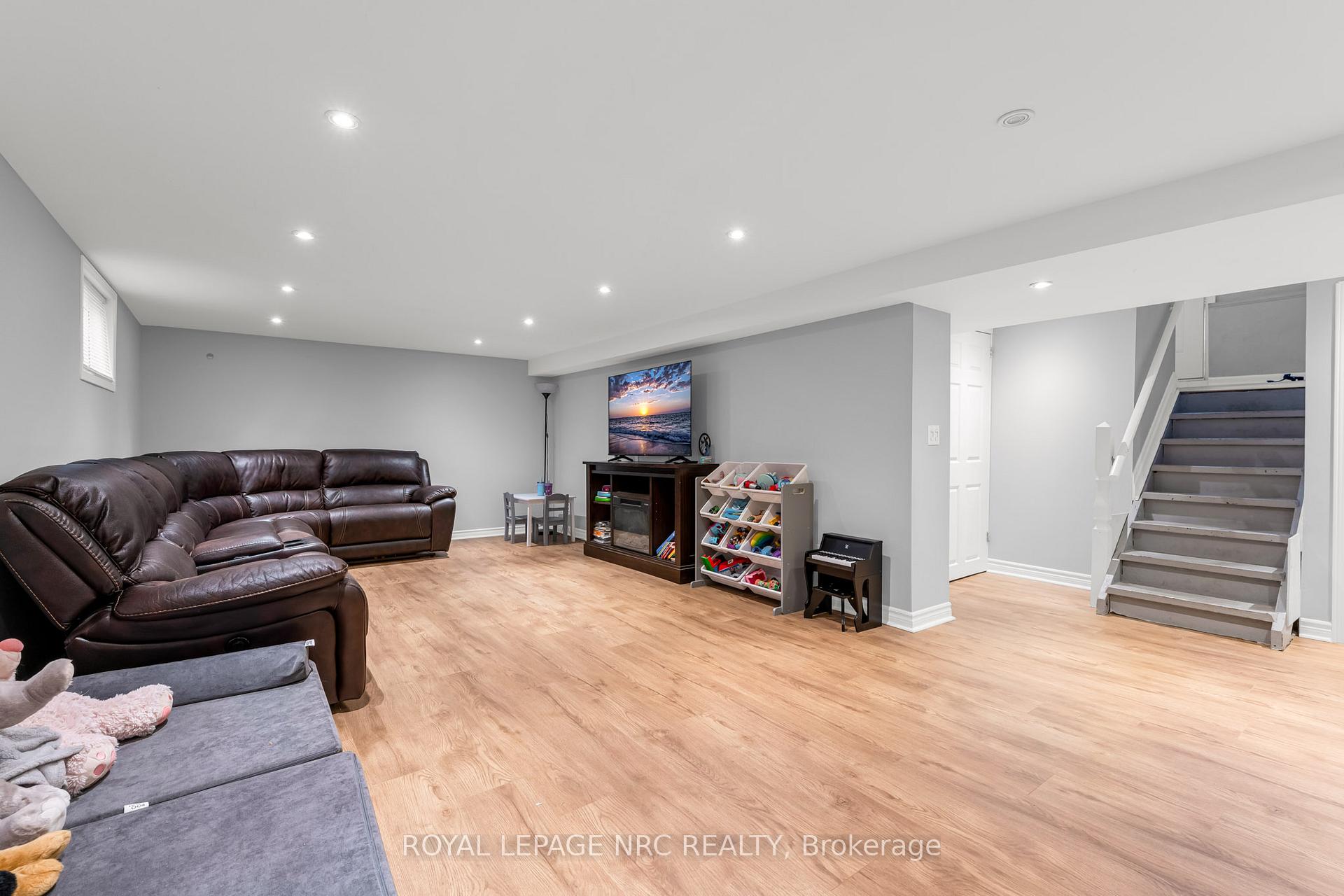 Photo 17 of 41 Perth Street, St. Catharines, E. Chester — HOMEH