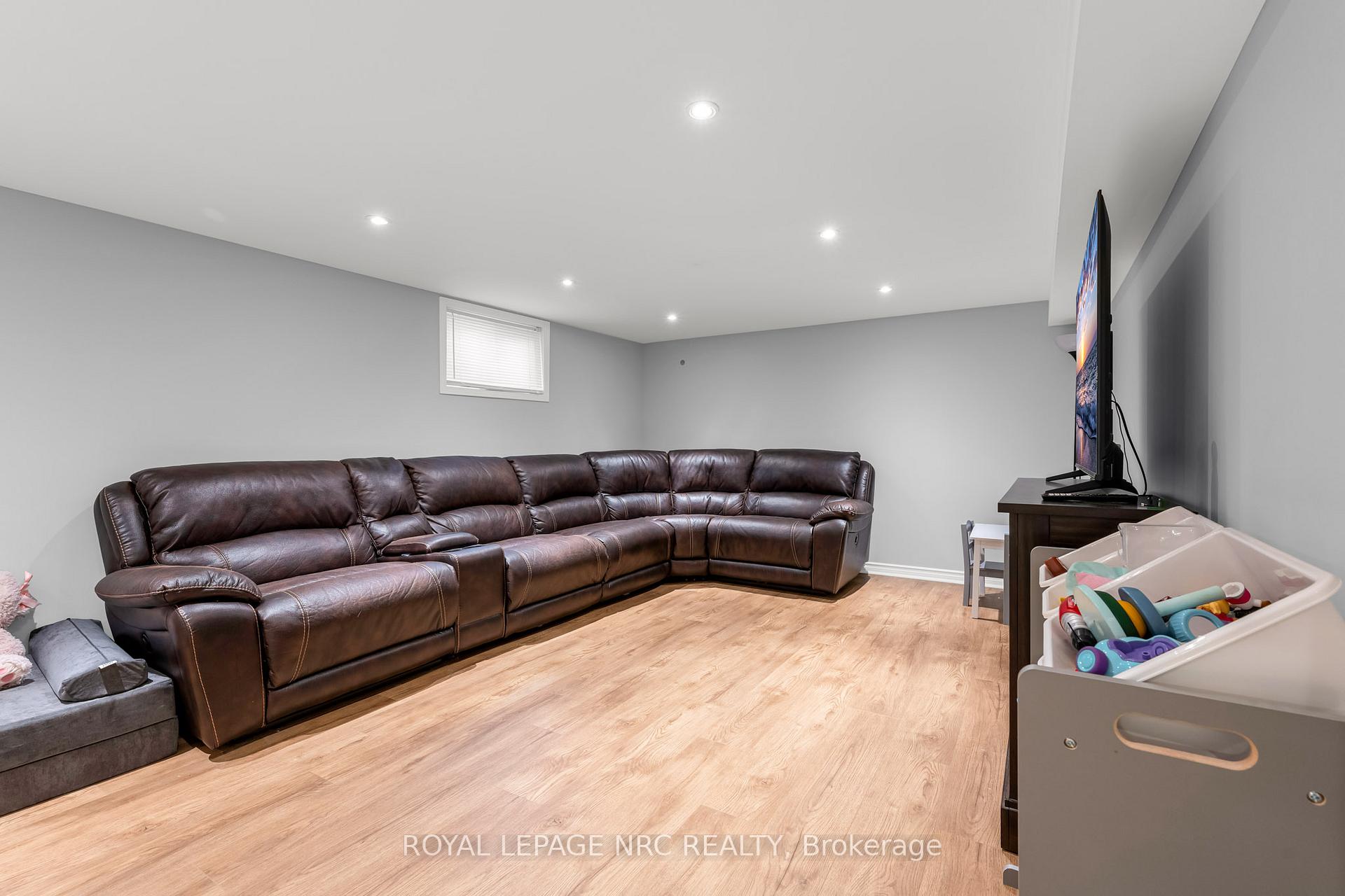 Photo 18 of 41 Perth Street, St. Catharines, E. Chester — HOMEH