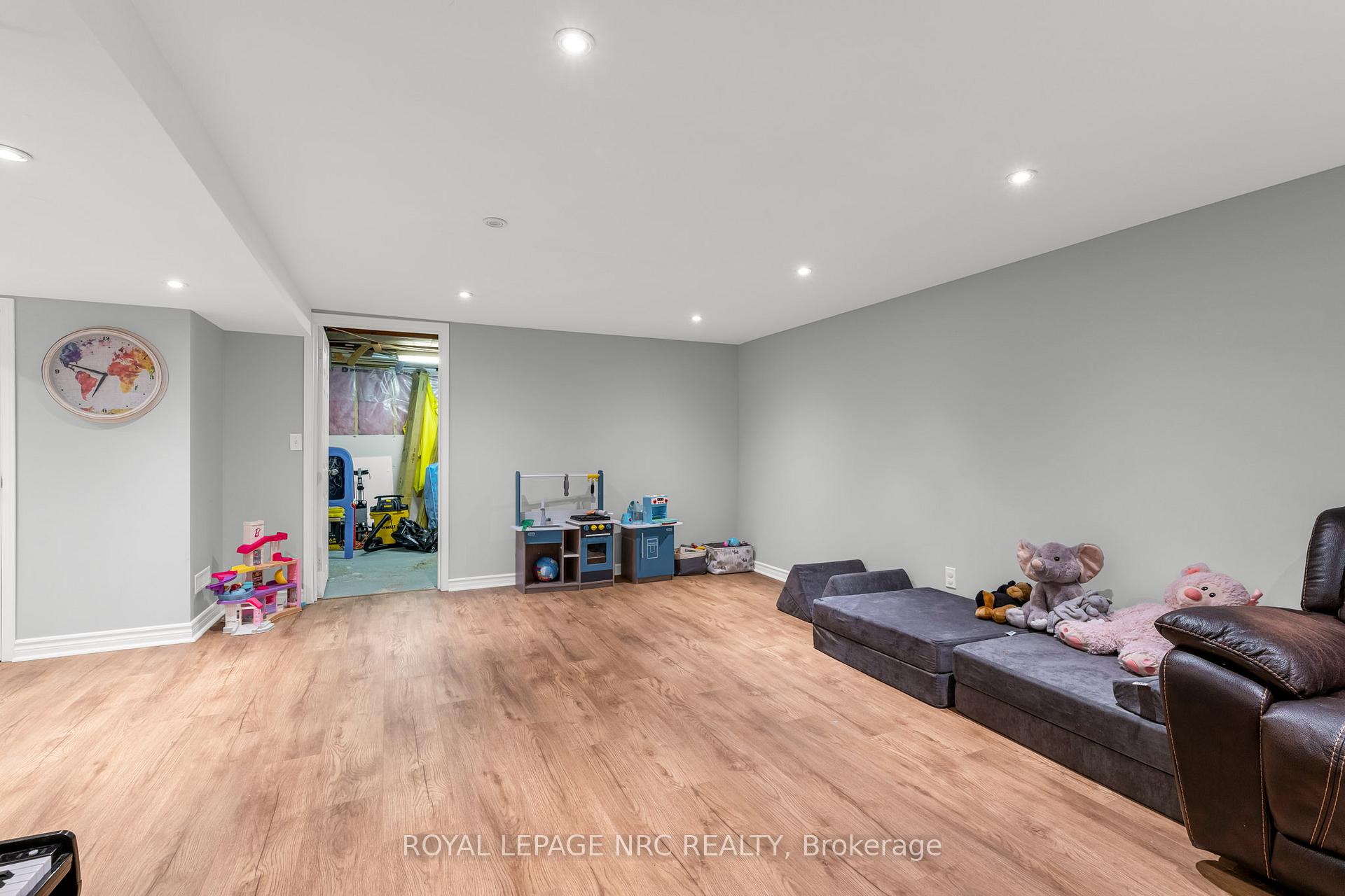 Photo 19 of 41 Perth Street, St. Catharines, E. Chester — HOMEH