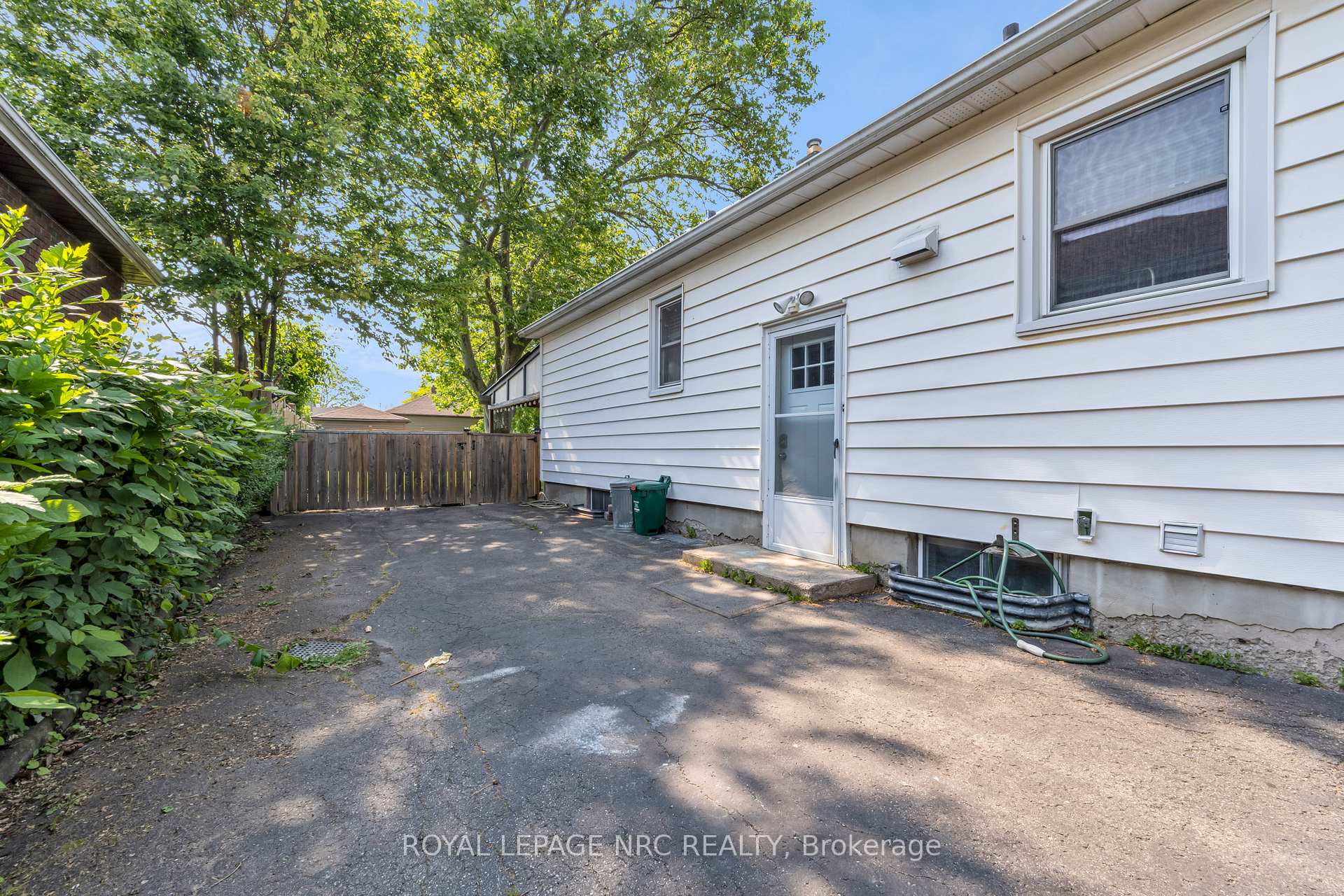 Photo 25 of 41 Perth Street, St. Catharines, E. Chester — HOMEH