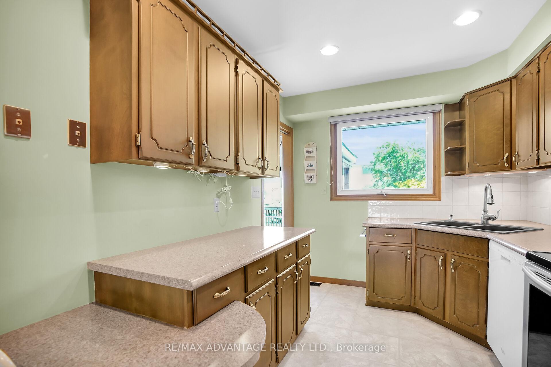 Photo 11 of 304 Highview Drive, St. Thomas — HOMEH