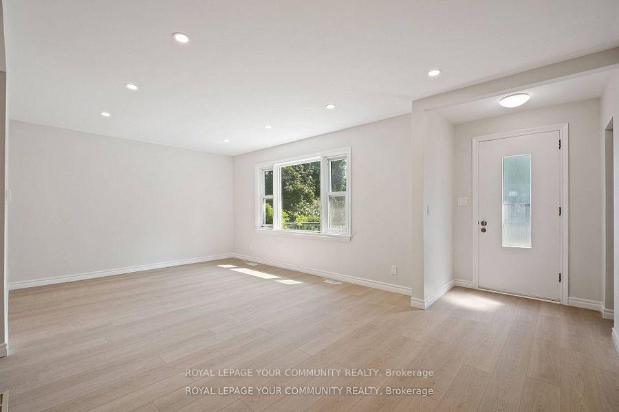 Photo 5 of 31 Dunblane Avenue, St. Catharines, Carlton/Bunting — HOMEH