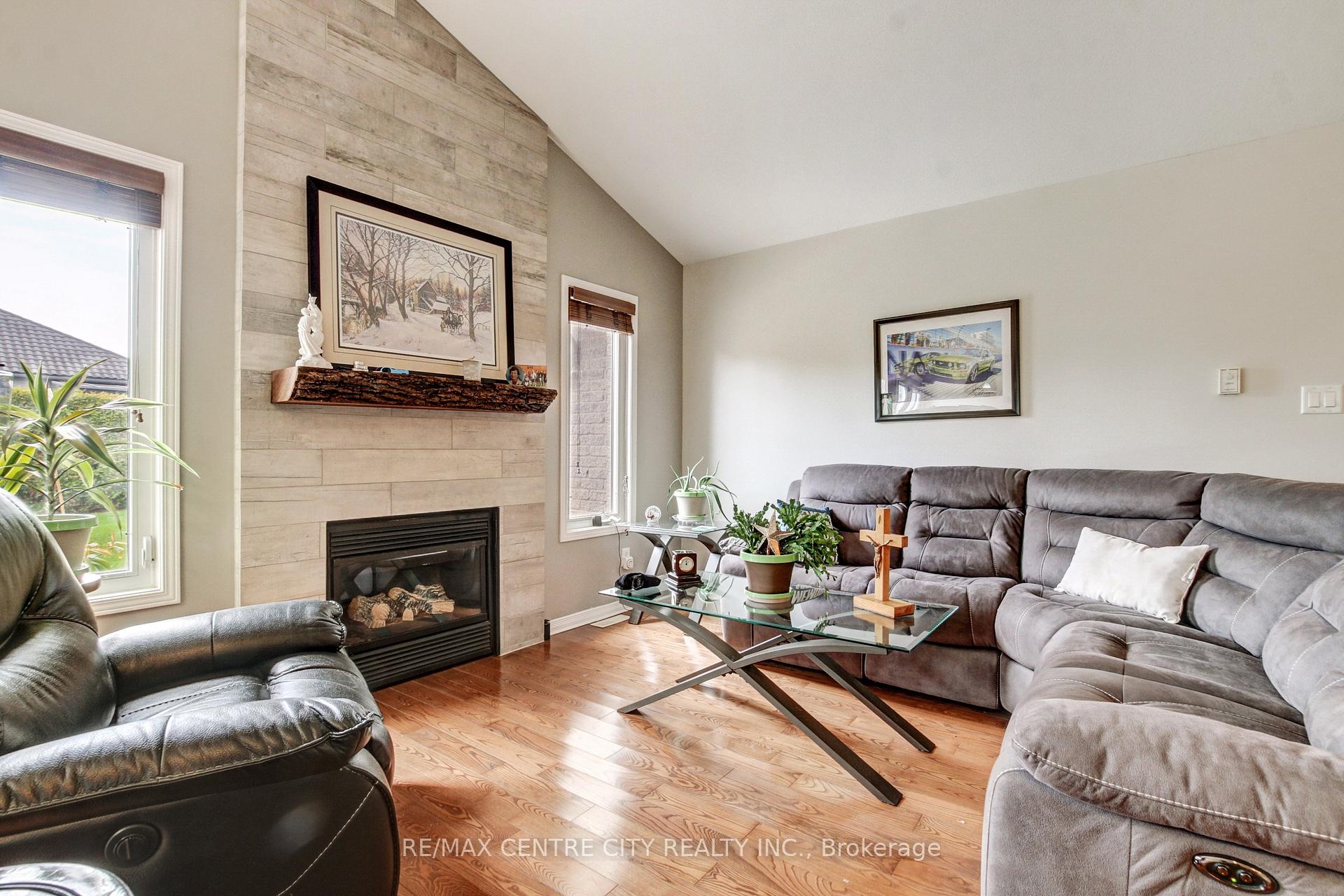 Photo 9 of 20 Steeplechase Court, St. Thomas — HOMEH