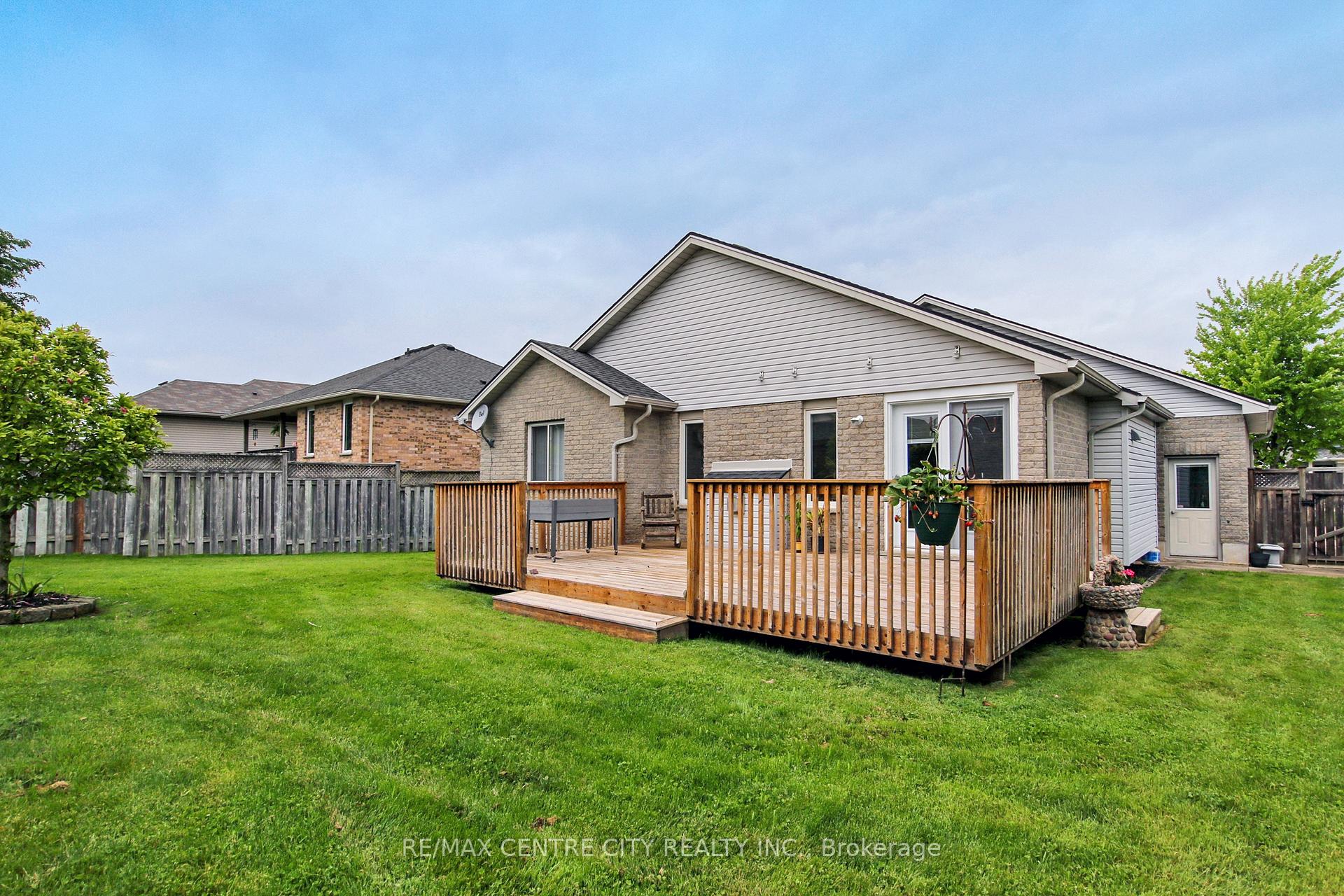 Photo 19 of 20 Steeplechase Court, St. Thomas — HOMEH