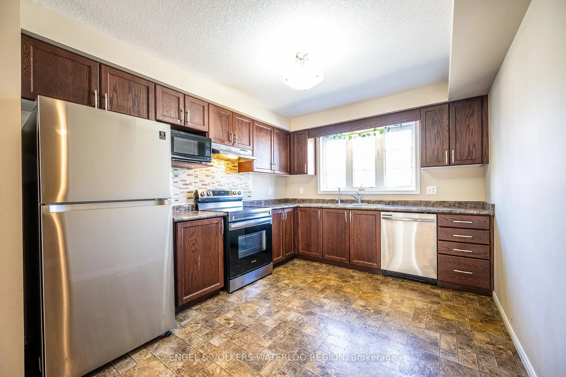 Photo 12 of 202 Maitland Street, Kitchener — HOMEH