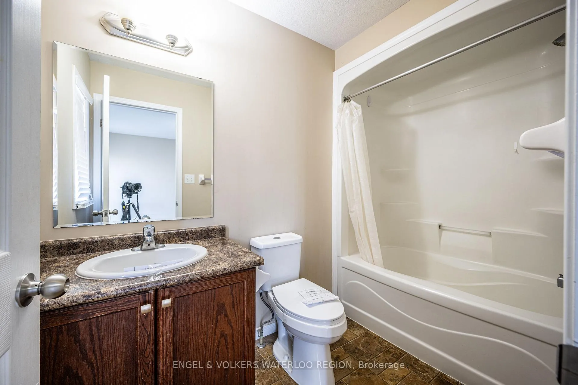 Photo 23 of 202 Maitland Street, Kitchener — HOMEH