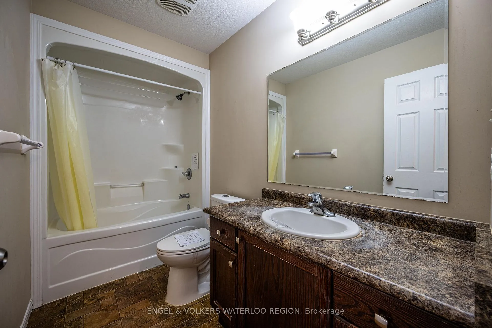 Photo 24 of 202 Maitland Street, Kitchener — HOMEH