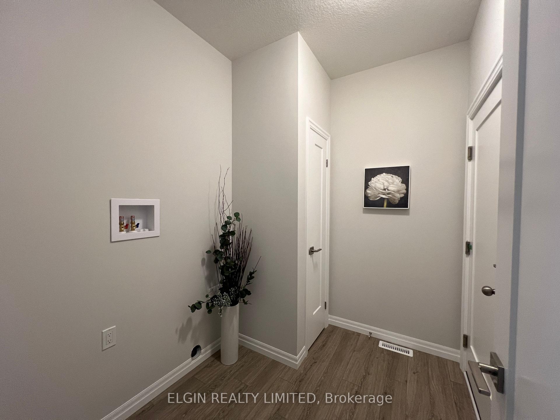 Photo 15 of 29 Dunning Way, St. Thomas — HOMEH
