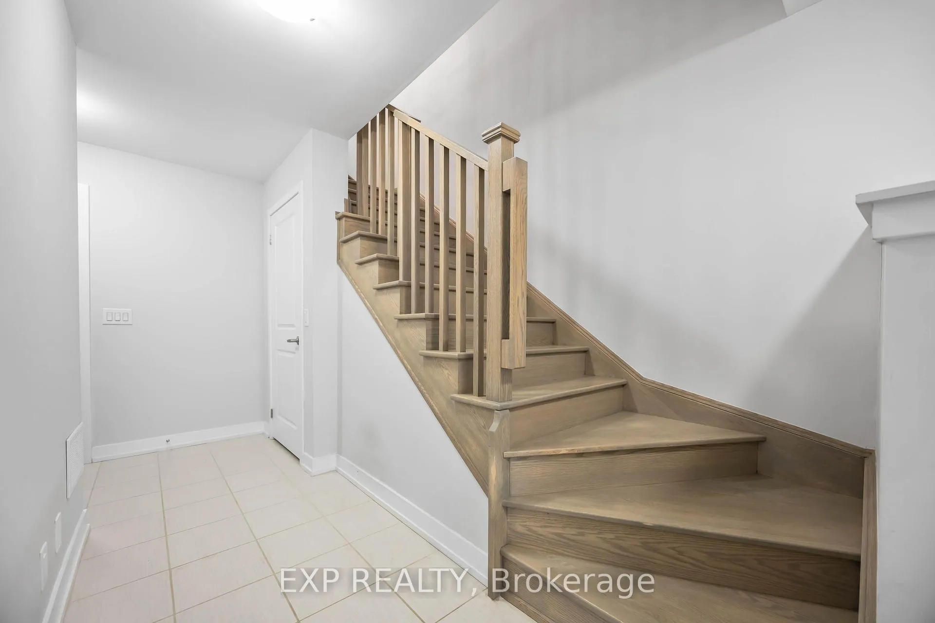 Photo 4 of 22 Guardhouse Crescent, Markham, Angus Glen — HOMEH