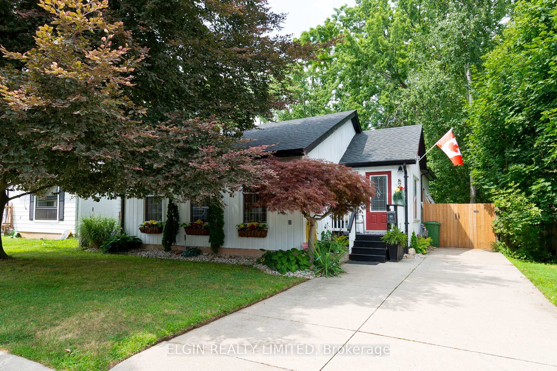 Photo 1 of 26 Oak Street, St. Thomas — HOMEH